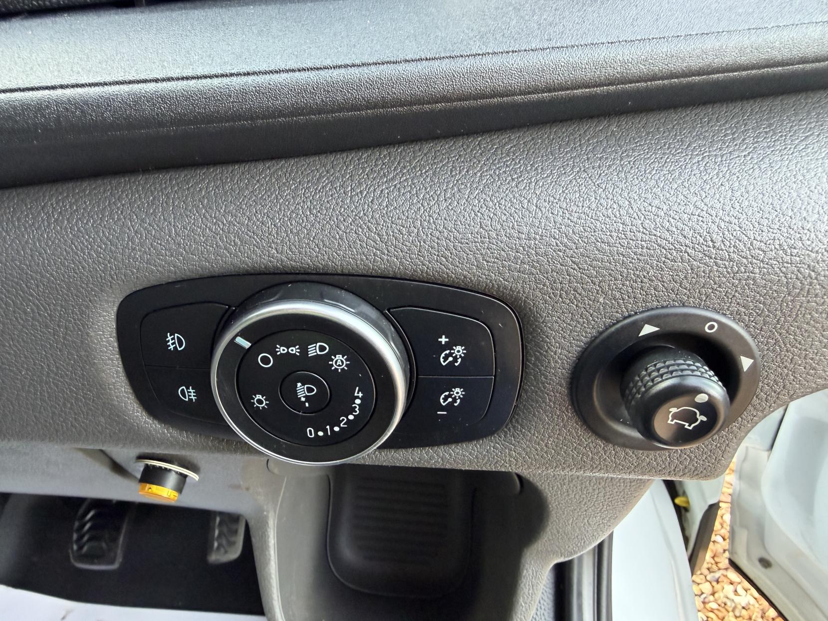 Ford Transit 2.0 350 EcoBlue Leader Panel Van 5dr Diesel Manual RWD L2 H3 Euro 6 (s/s) (130 ps)