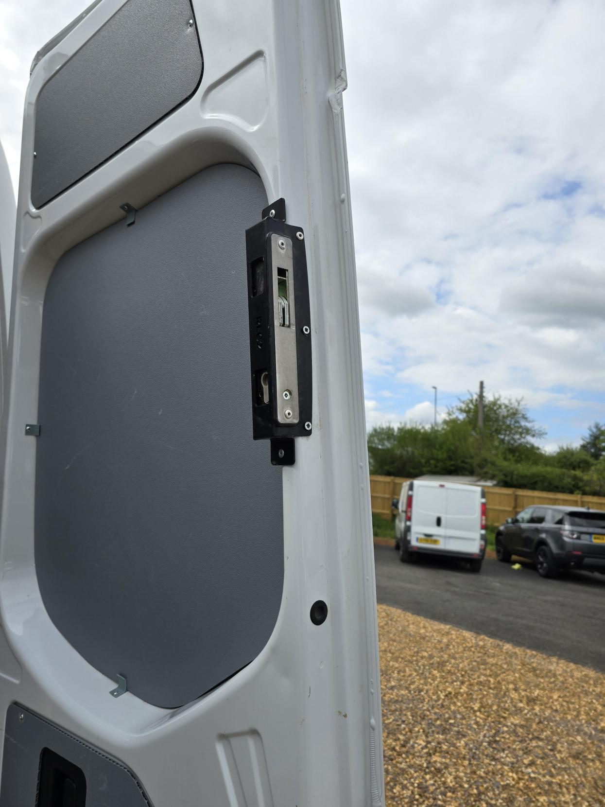 Mercedes-Benz Sprinter 2.1 316 CDI Panel Van 5dr Diesel Manual RWD L2 H2 Euro 6 (163 ps)