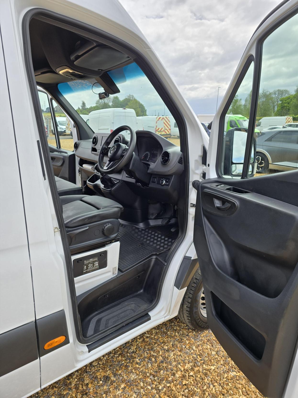 Mercedes-Benz Sprinter 2.1 316 CDI Panel Van 5dr Diesel Manual RWD L2 H2 Euro 6 (163 ps)