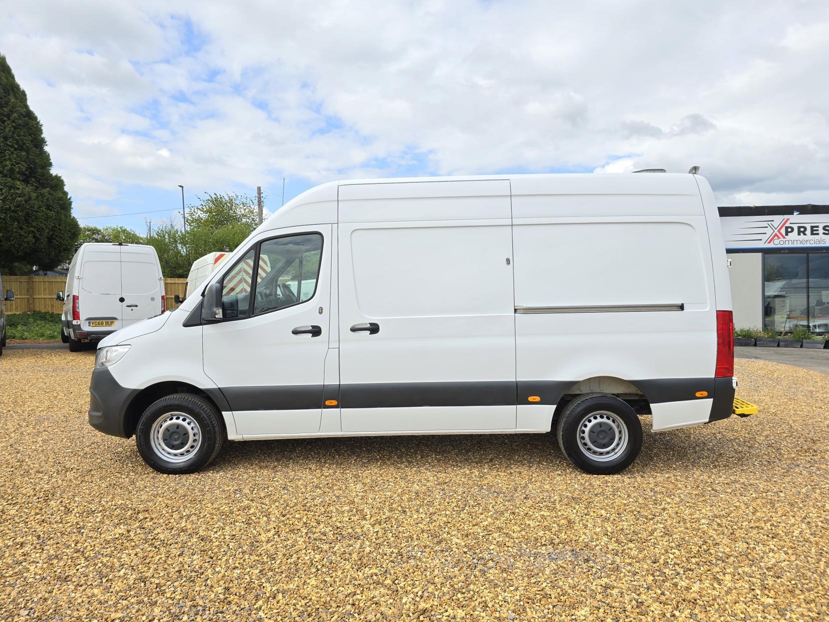Mercedes-Benz Sprinter 2.1 316 CDI Panel Van 5dr Diesel Manual RWD L2 H2 Euro 6 (163 ps)