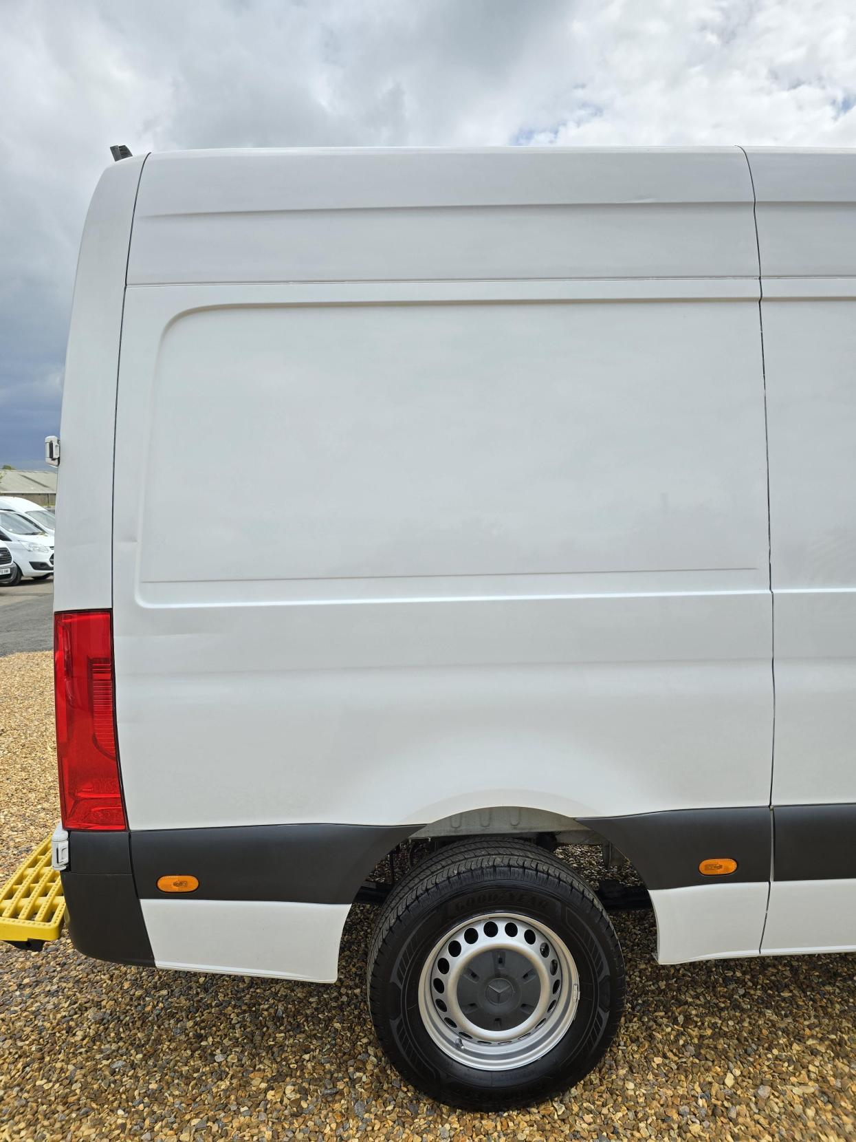 Mercedes-Benz Sprinter 2.1 316 CDI Panel Van 5dr Diesel Manual RWD L2 H2 Euro 6 (163 ps)