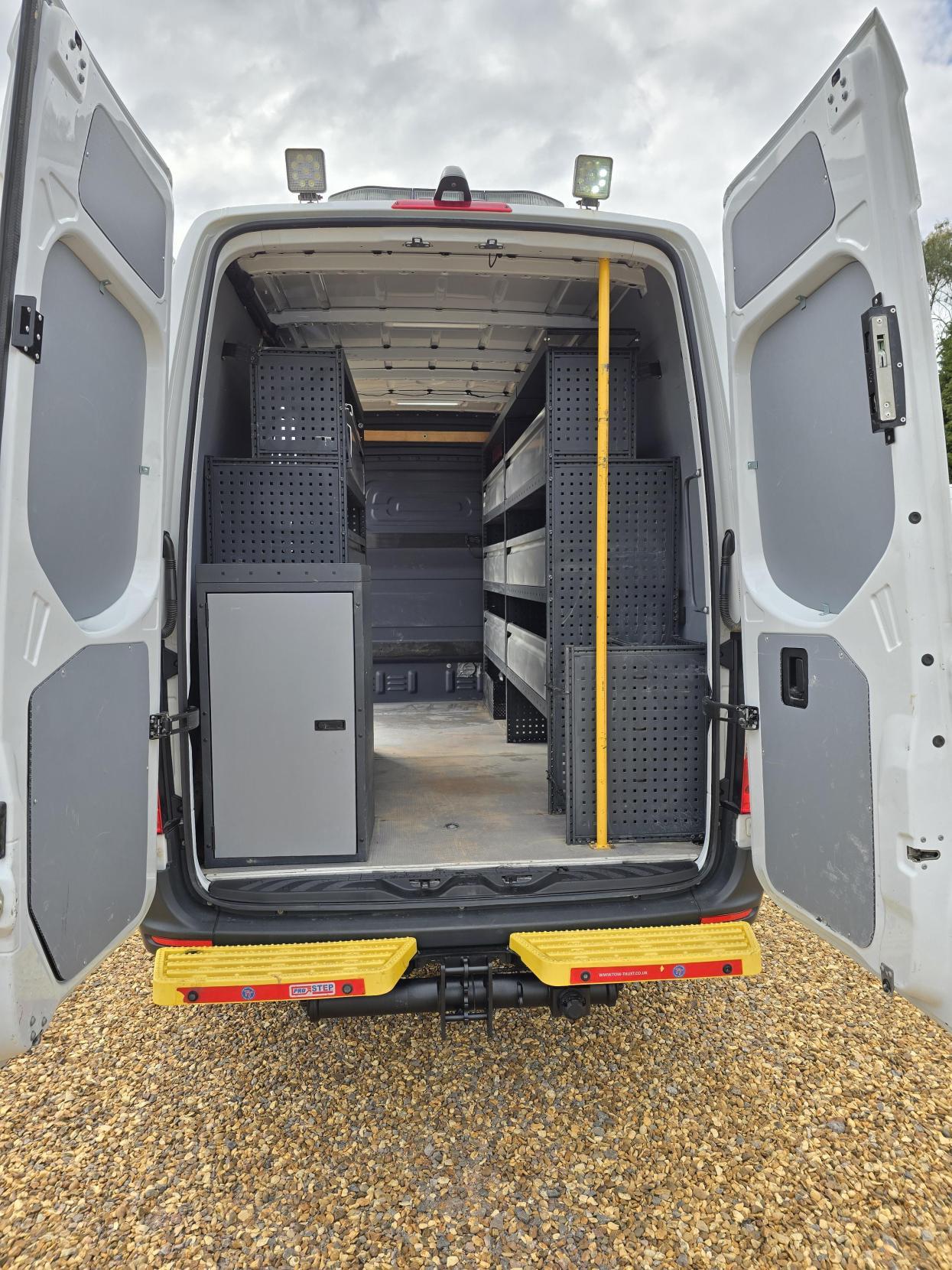 Mercedes-Benz Sprinter 2.1 316 CDI Panel Van 5dr Diesel Manual RWD L2 H2 Euro 6 (163 ps)