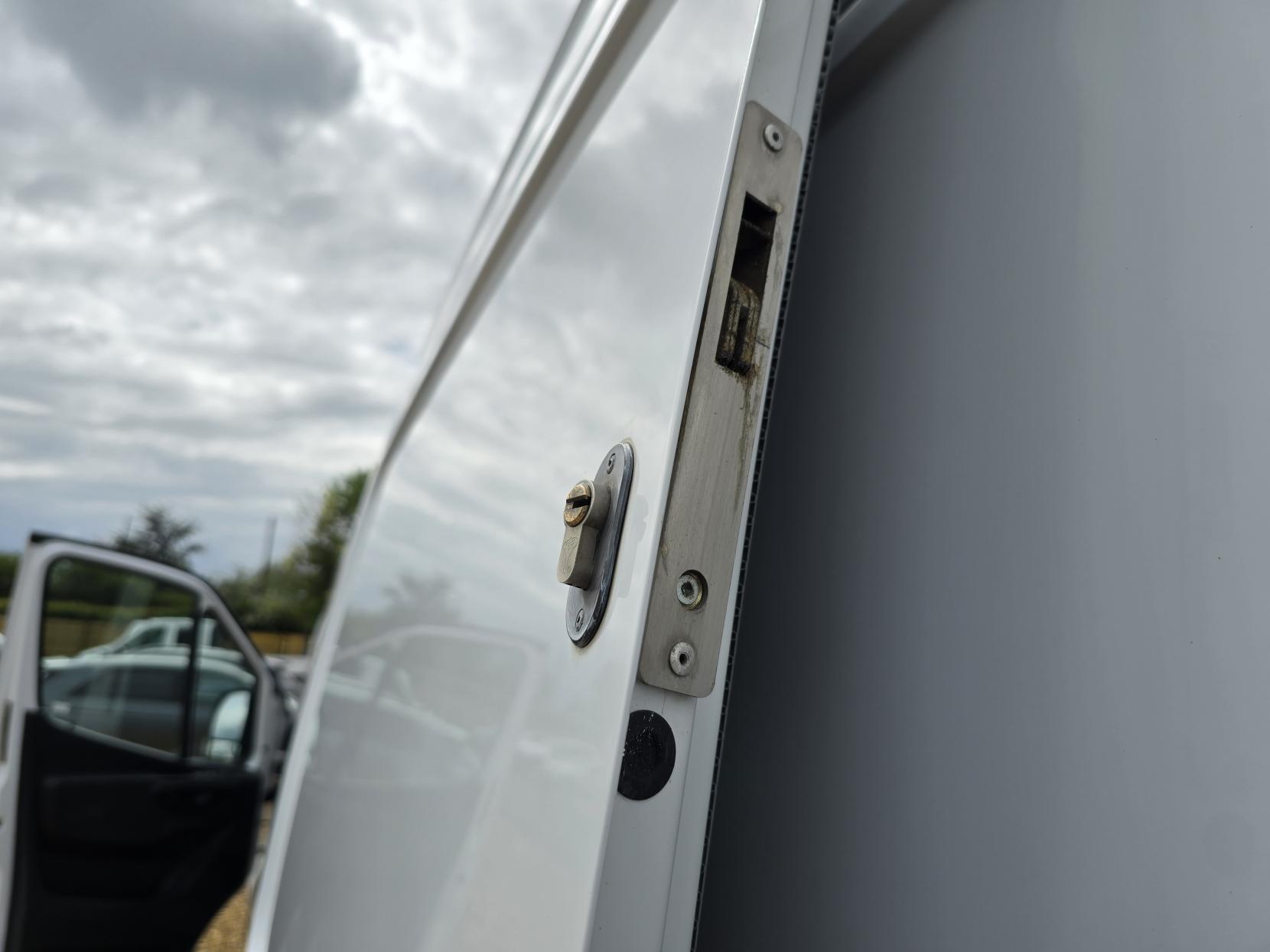 Mercedes-Benz Sprinter 2.1 316 CDI Panel Van 5dr Diesel Manual RWD L2 H2 Euro 6 (163 ps)