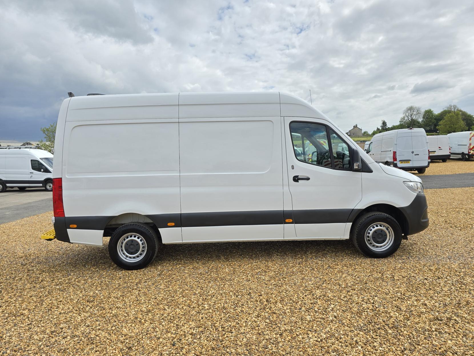 Mercedes-Benz Sprinter 2.1 316 CDI Panel Van 5dr Diesel Manual RWD L2 H2 Euro 6 (163 ps)