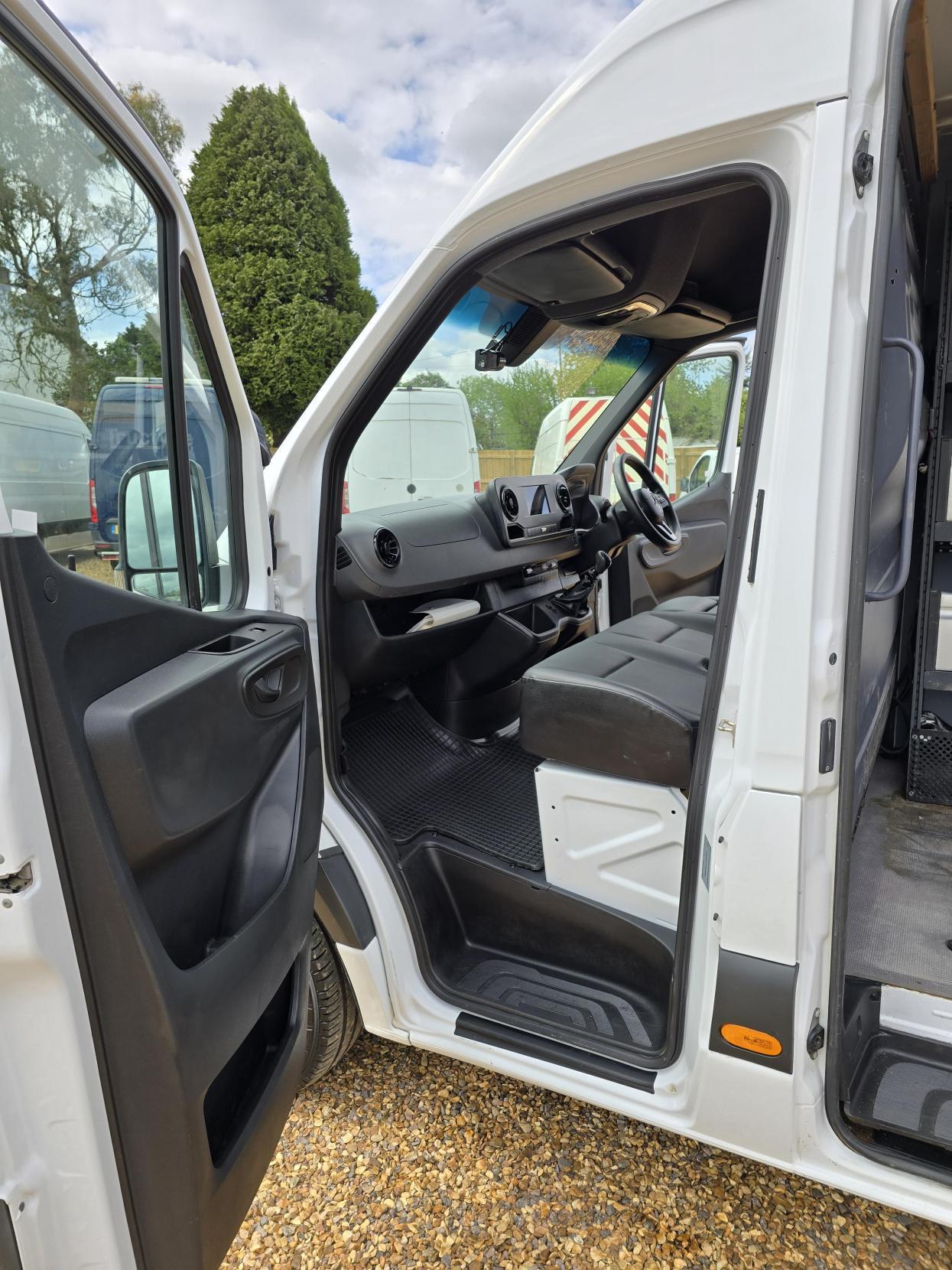 Mercedes-Benz Sprinter 2.1 316 CDI Panel Van 5dr Diesel Manual RWD L2 H2 Euro 6 (163 ps)