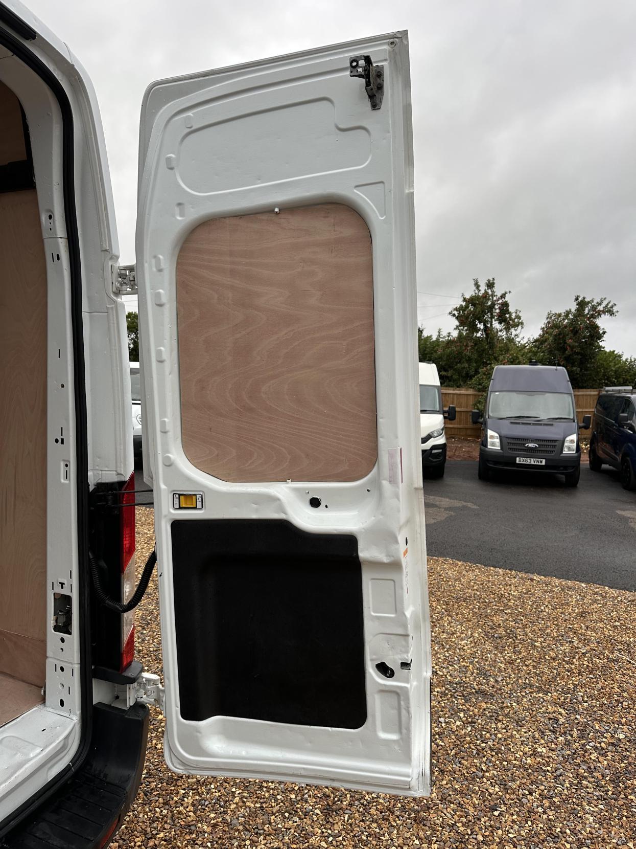 Ford Transit 2.2 TDCi 350 Panel Van 5dr Diesel Manual RWD L3 H3 Euro 5 (125 ps)