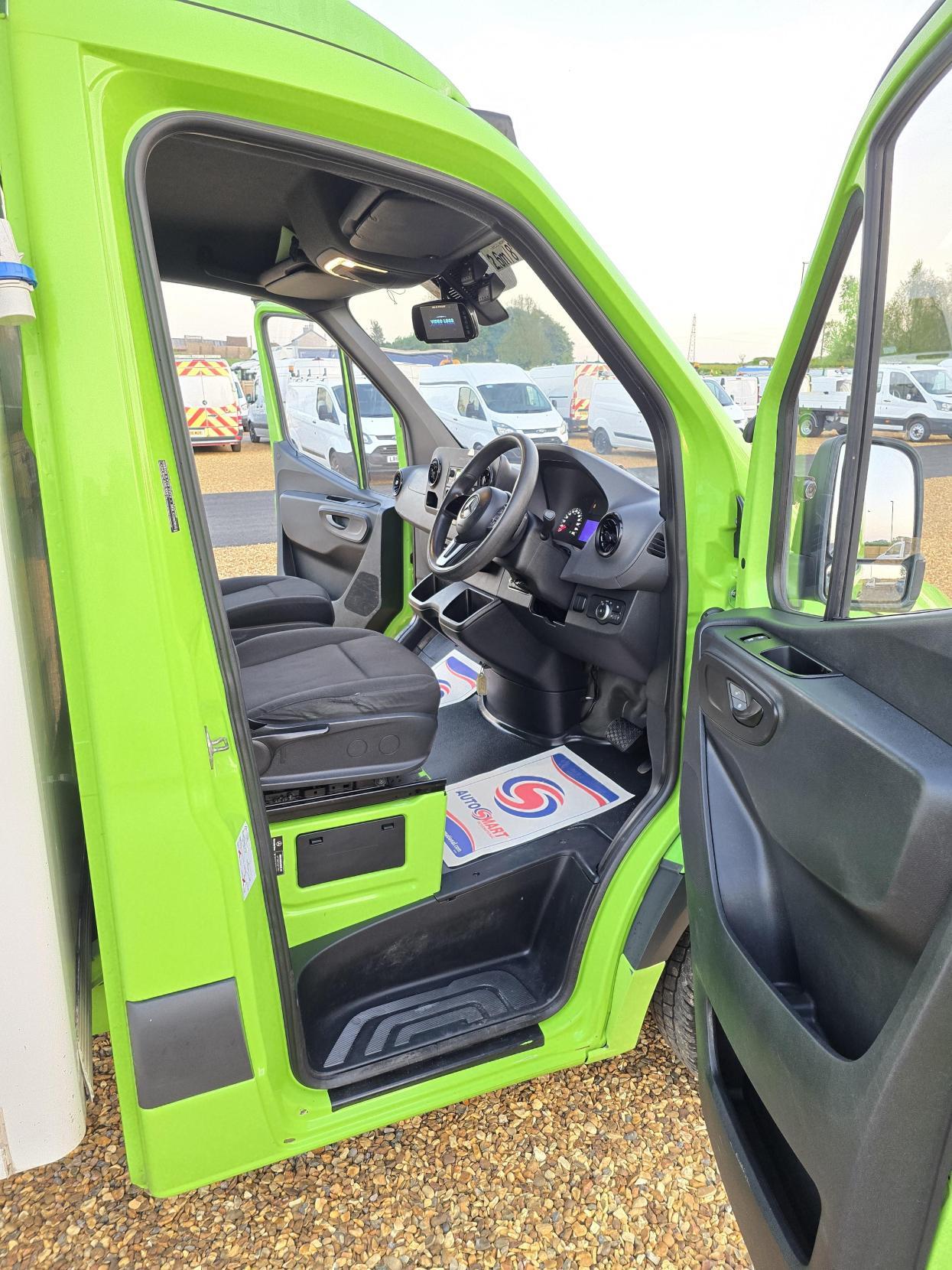 Mercedes-Benz Sprinter 2.1 314 CDI Chassis Cab 2dr Diesel G-Tronic FWD L2 Euro 6 (143 ps)