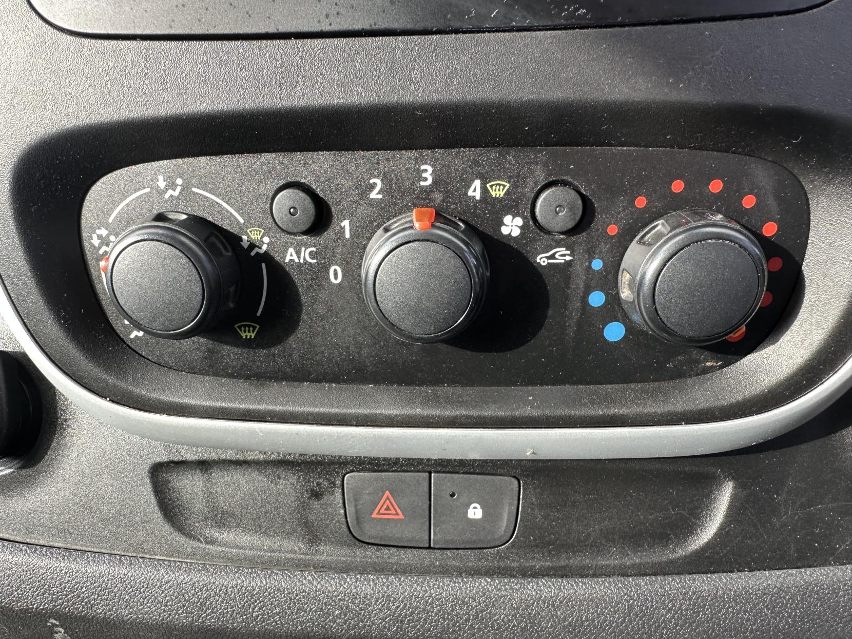 Renault Trafic 1.6 dCi ENERGY 27 Sport Panel Van 5dr Diesel Manual SWB Standard Roof Euro 5 (s/s) (120 ps)