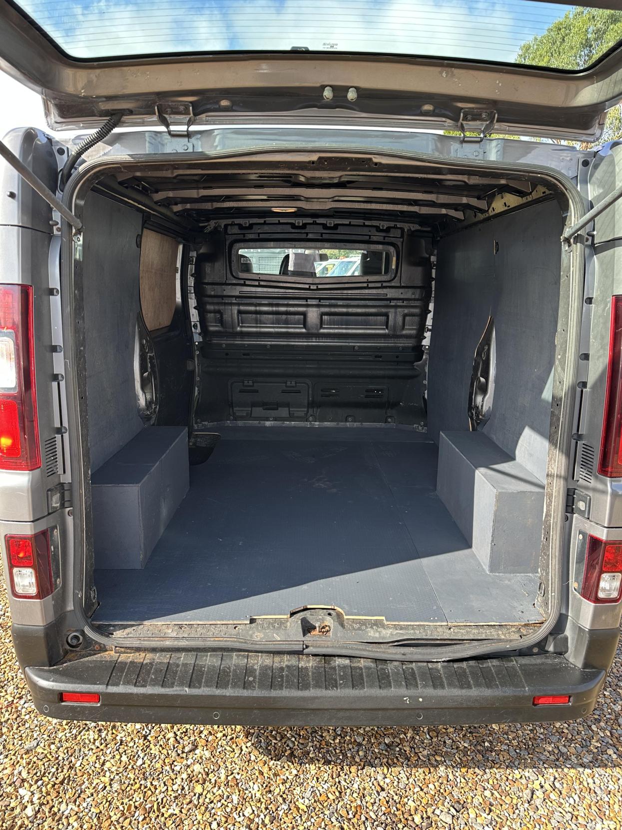 Renault Trafic 1.6 dCi ENERGY 27 Sport Panel Van 5dr Diesel Manual SWB Standard Roof Euro 5 (s/s) (120 ps)