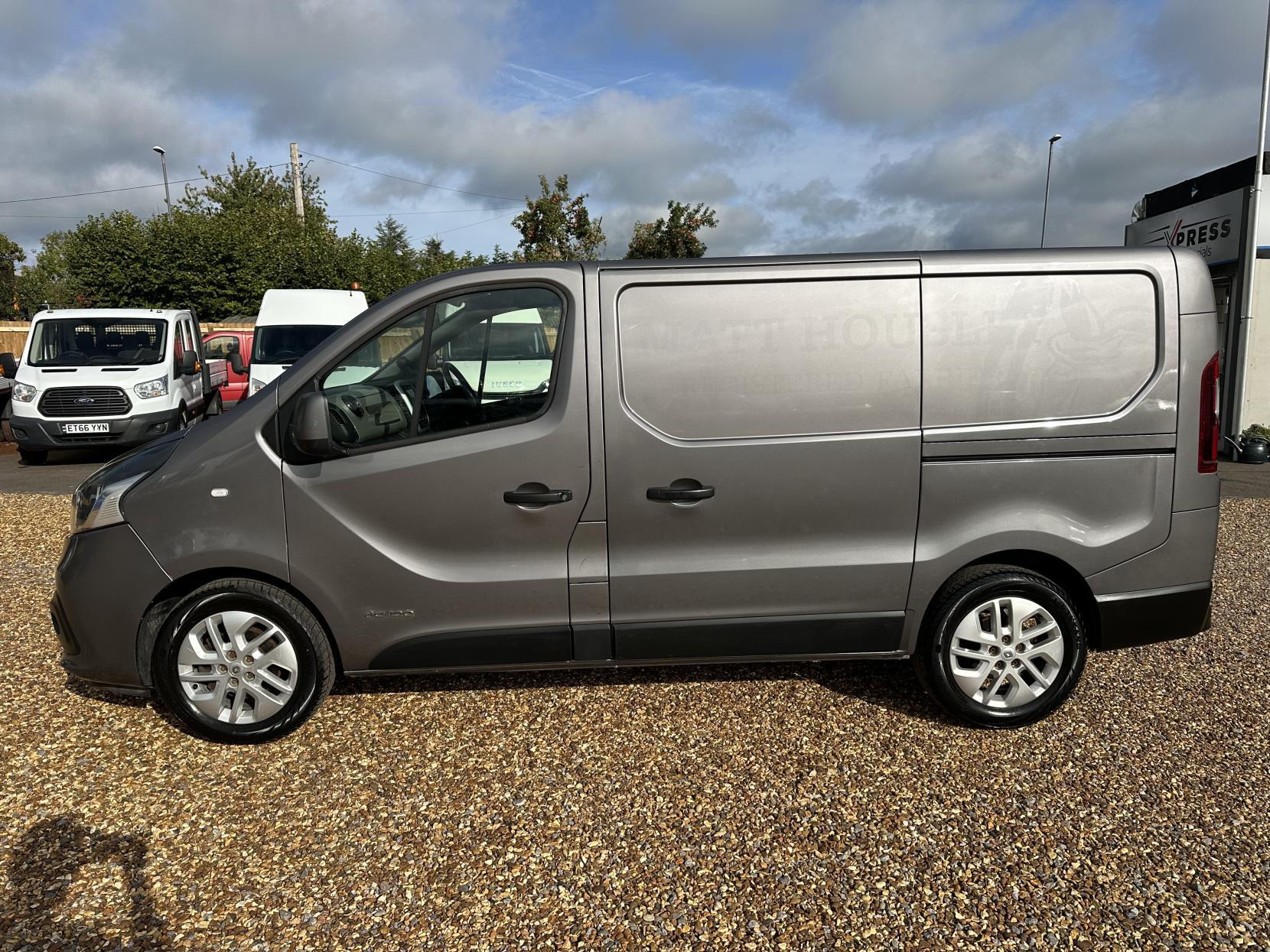 Renault Trafic 1.6 dCi ENERGY 27 Sport Panel Van 5dr Diesel Manual SWB Standard Roof Euro 5 (s/s) (120 ps)