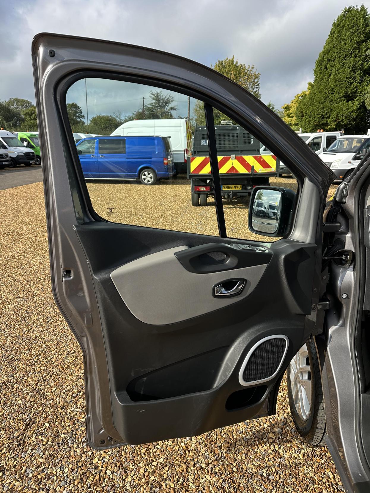 Renault Trafic 1.6 dCi ENERGY 27 Sport Panel Van 5dr Diesel Manual SWB Standard Roof Euro 5 (s/s) (120 ps)