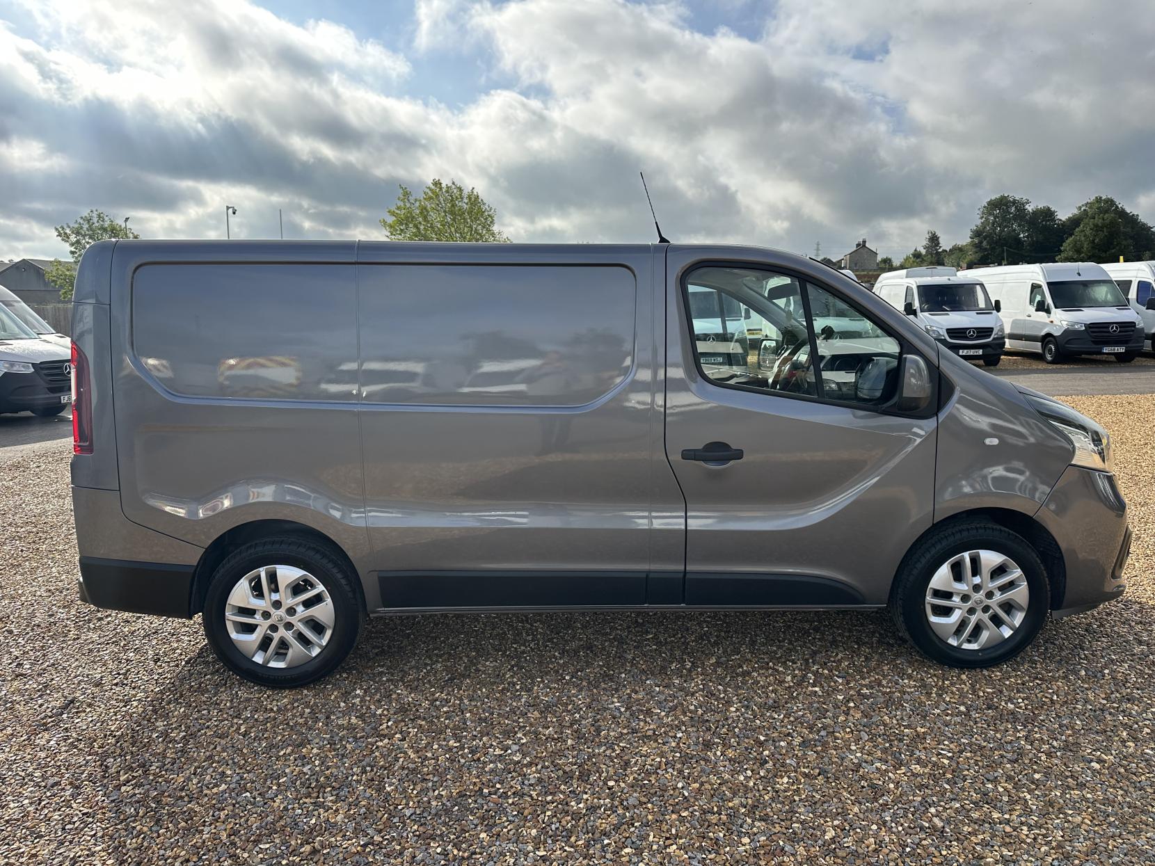 Renault Trafic 1.6 dCi ENERGY 27 Sport Panel Van 5dr Diesel Manual SWB Standard Roof Euro 5 (s/s) (120 ps)