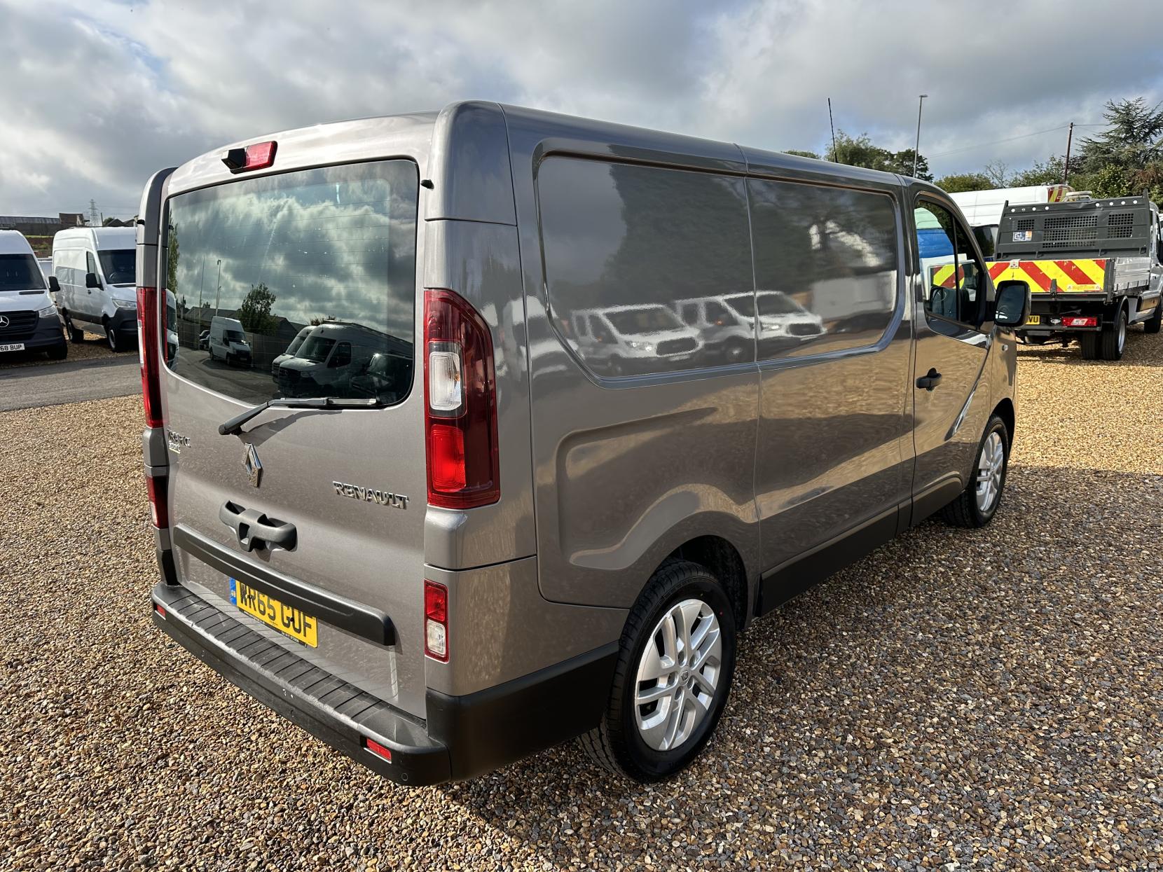 Renault Trafic 1.6 dCi ENERGY 27 Sport Panel Van 5dr Diesel Manual SWB Standard Roof Euro 5 (s/s) (120 ps)