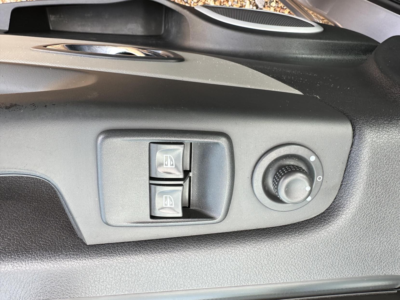 Renault Trafic 1.6 dCi ENERGY 27 Sport Panel Van 5dr Diesel Manual SWB Standard Roof Euro 5 (s/s) (120 ps)