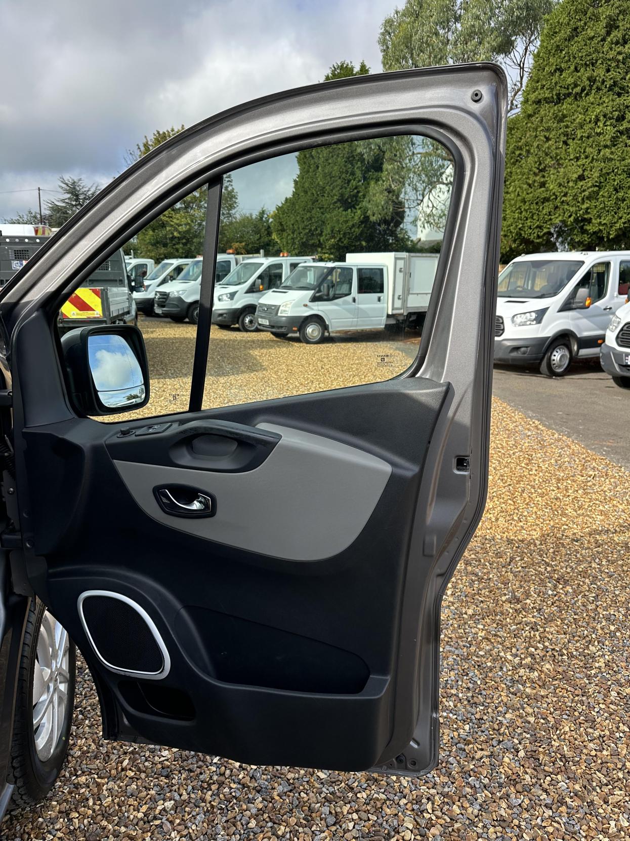 Renault Trafic 1.6 dCi ENERGY 27 Sport Panel Van 5dr Diesel Manual SWB Standard Roof Euro 5 (s/s) (120 ps)