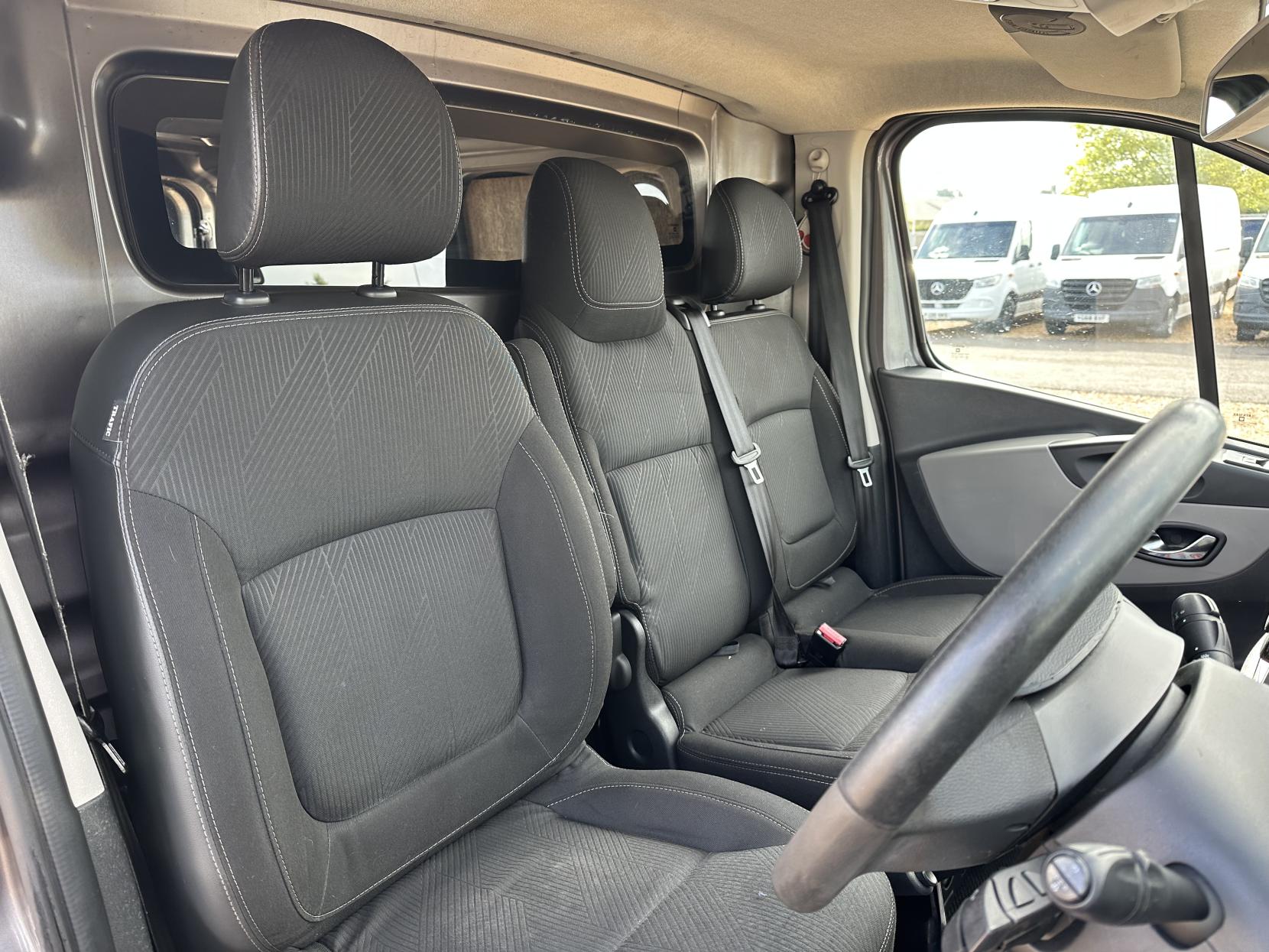 Renault Trafic 1.6 dCi ENERGY 27 Sport Panel Van 5dr Diesel Manual SWB Standard Roof Euro 5 (s/s) (120 ps)