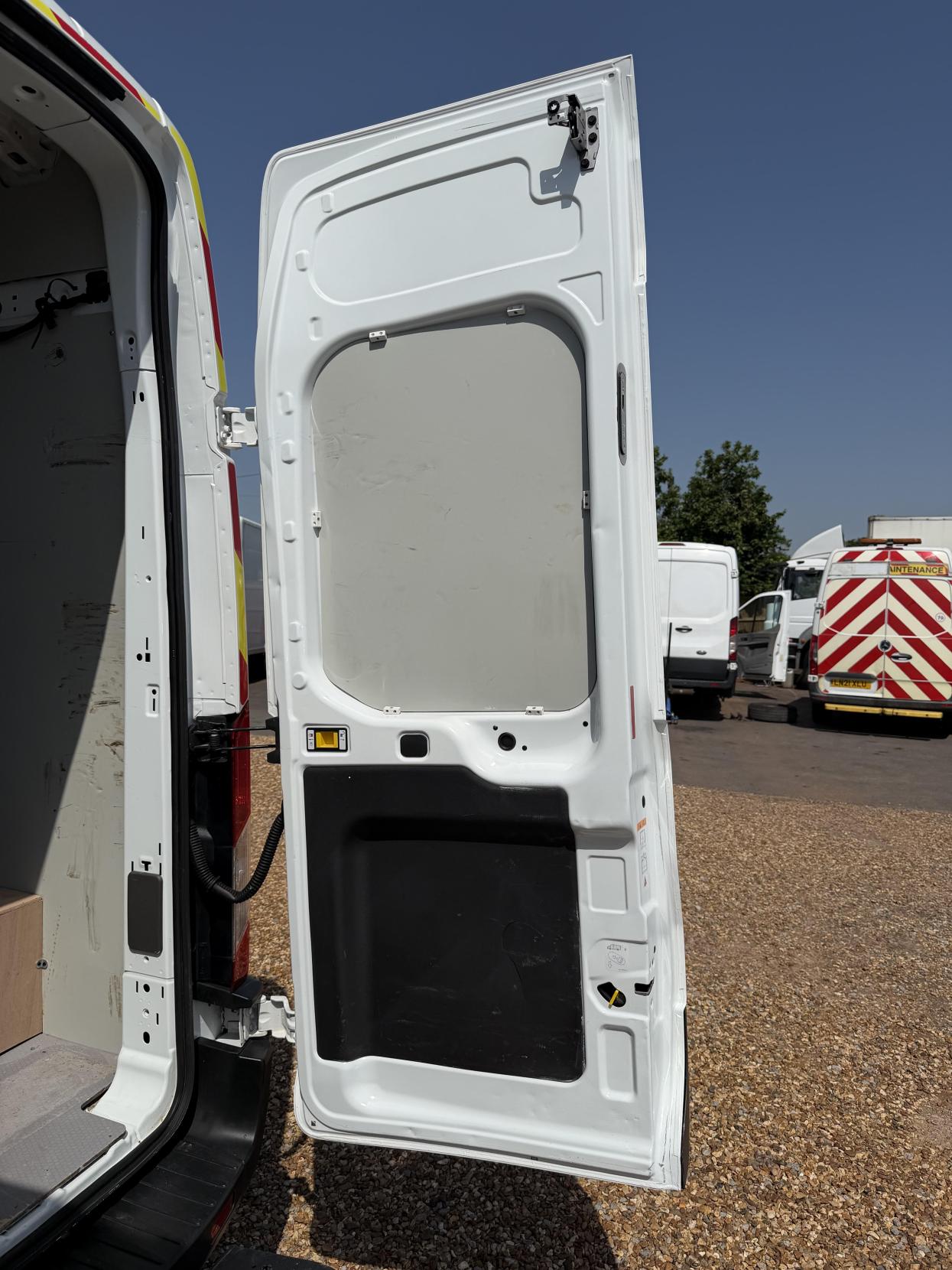 2022 Ford Transit 2.0 350 EcoBlue Leader Panel Van 5dr Diesel Manual FWD L3 H3 Euro 6 (s/s) (130 ps) - Thumbnail 32