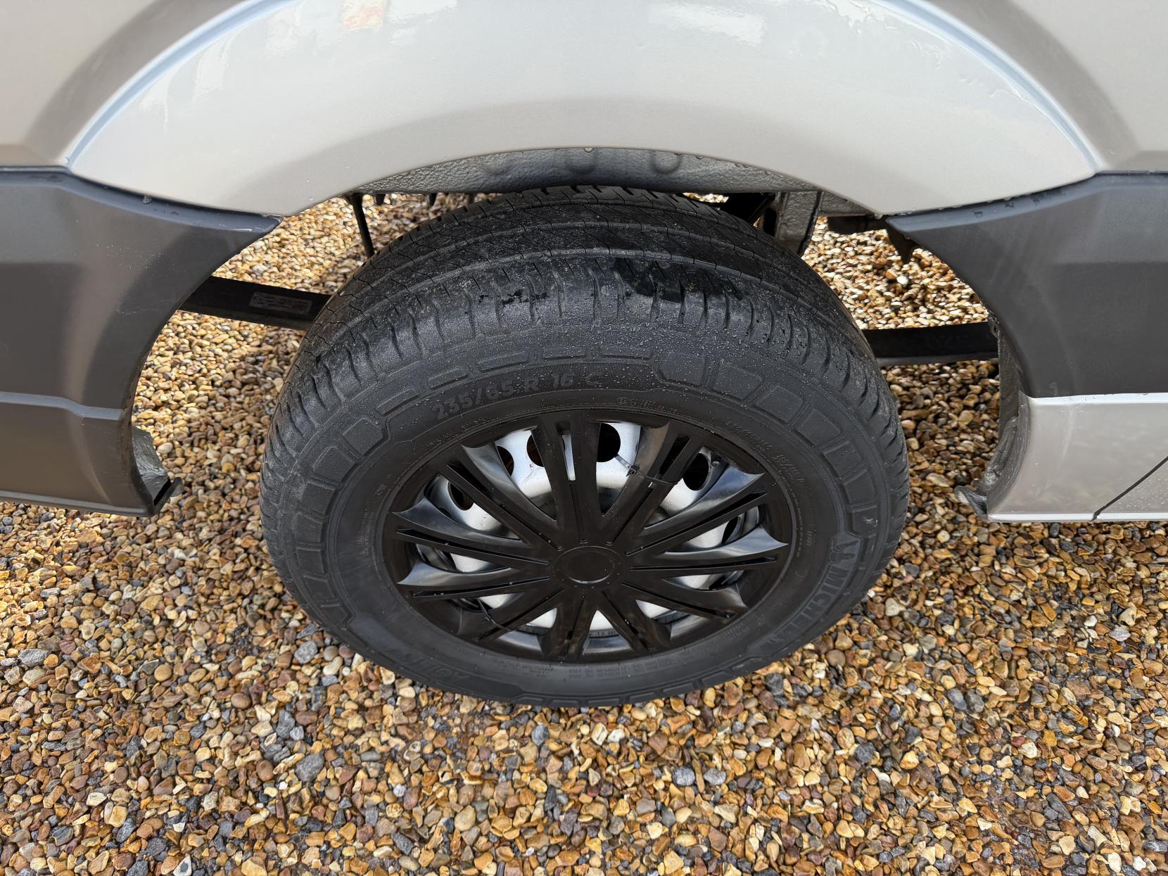 Mercedes-Benz Sprinter 2.1 313 CDi BlueEFFICIENCY Panel Van 4dr Diesel Manual RWD L1 H3 (211 g/km, 129 bhp)