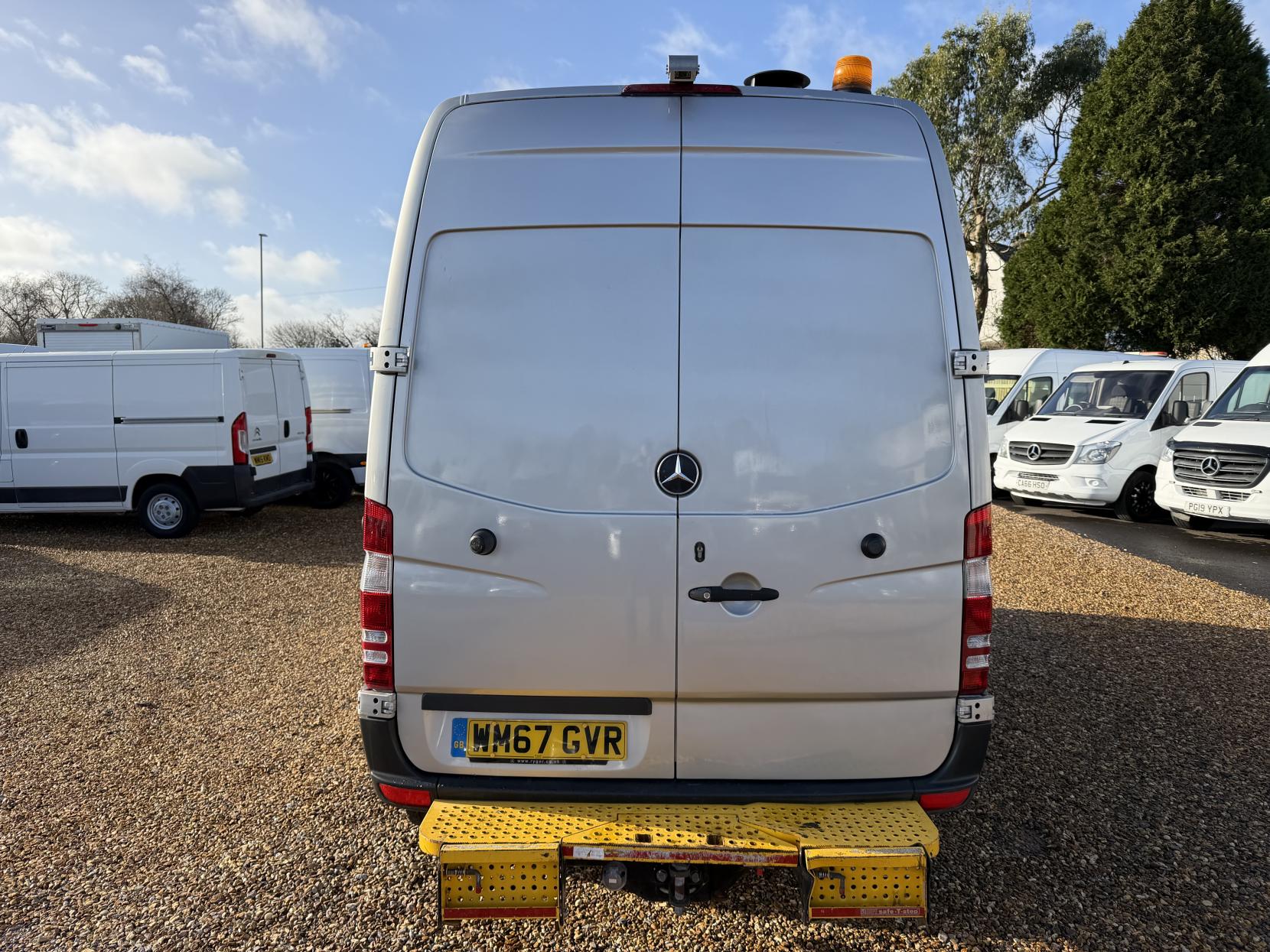 Mercedes-Benz Sprinter 2.1 313 CDi BlueEFFICIENCY Panel Van 4dr Diesel Manual RWD L1 H3 (211 g/km, 129 bhp)