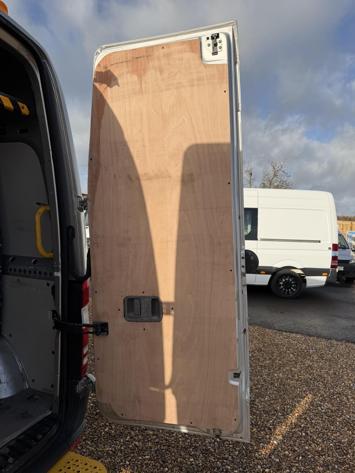 Mercedes-Benz Sprinter 2.1 313 CDi BlueEFFICIENCY Panel Van 4dr Diesel Manual RWD L1 H3 (211 g/km, 129 bhp)