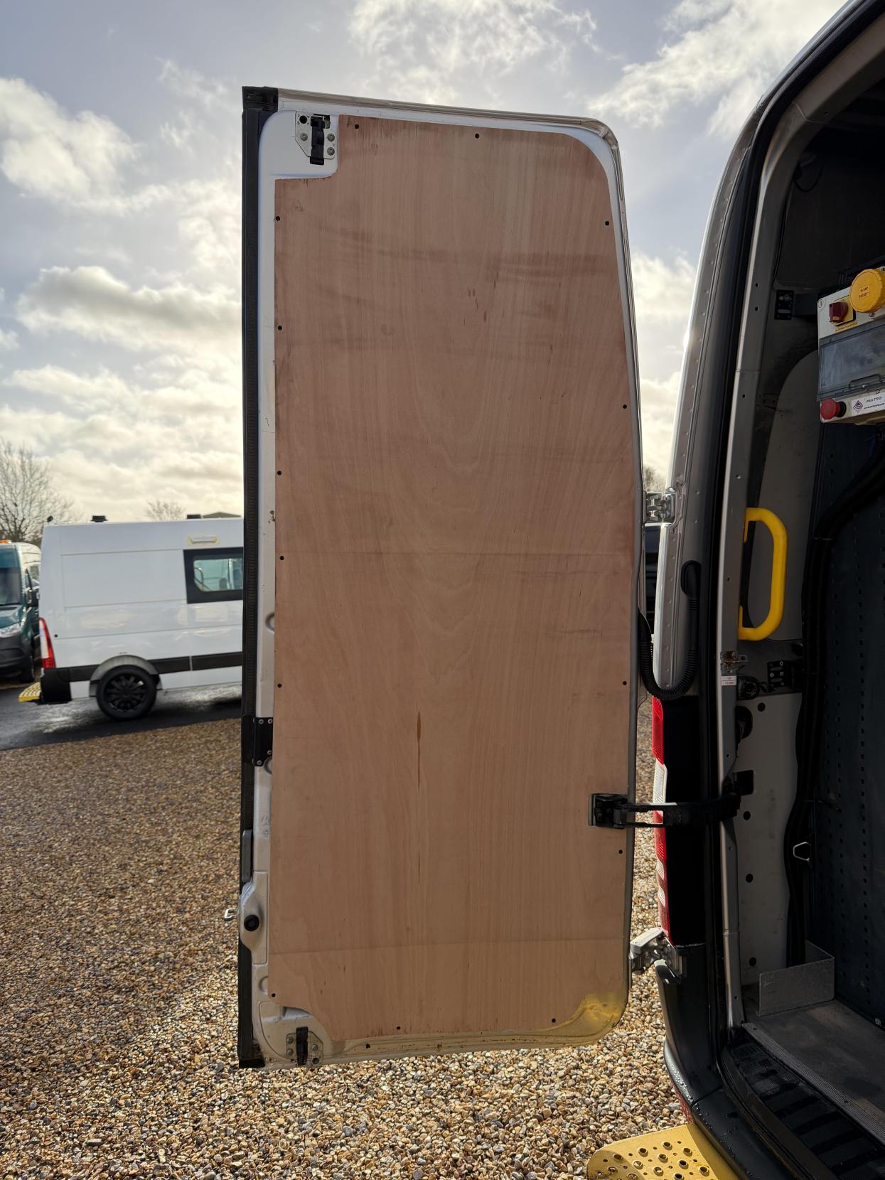 Mercedes-Benz Sprinter 2.1 313 CDi BlueEFFICIENCY Panel Van 4dr Diesel Manual RWD L1 H3 (211 g/km, 129 bhp)