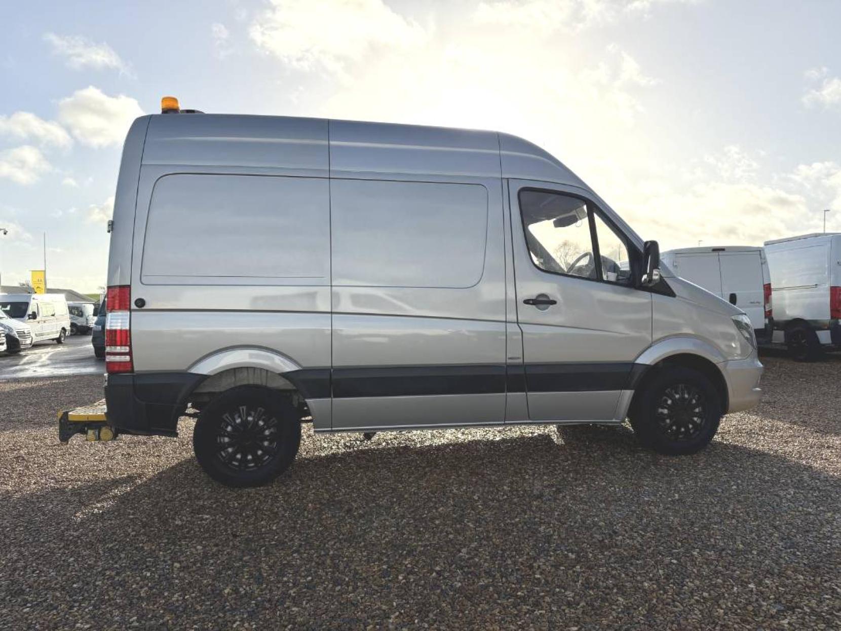 Mercedes-Benz Sprinter 2.1 313 CDi BlueEFFICIENCY Panel Van 4dr Diesel Manual RWD L1 H3 (211 g/km, 129 bhp)