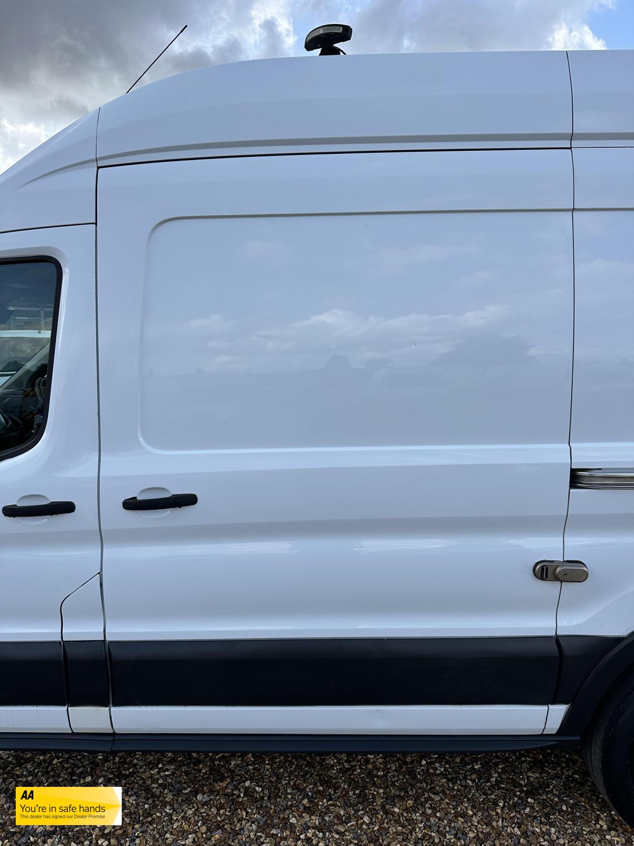 Ford Transit 2.0 350 EcoBlue Panel Van 5dr Diesel Manual RWD L2 H3 Euro 6 (130 ps)