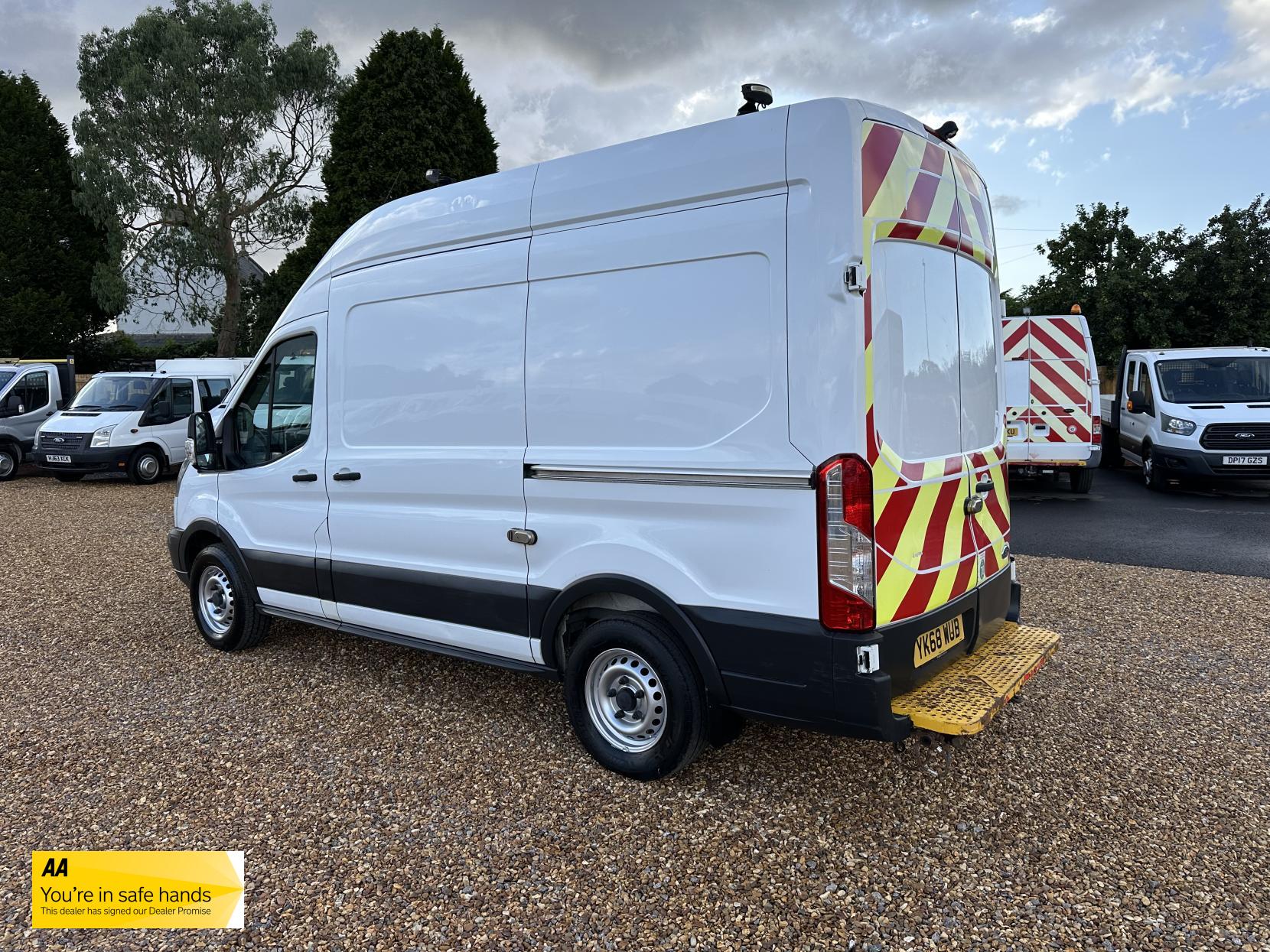 Ford Transit 2.0 350 EcoBlue Panel Van 5dr Diesel Manual RWD L2 H3 Euro 6 (130 ps)