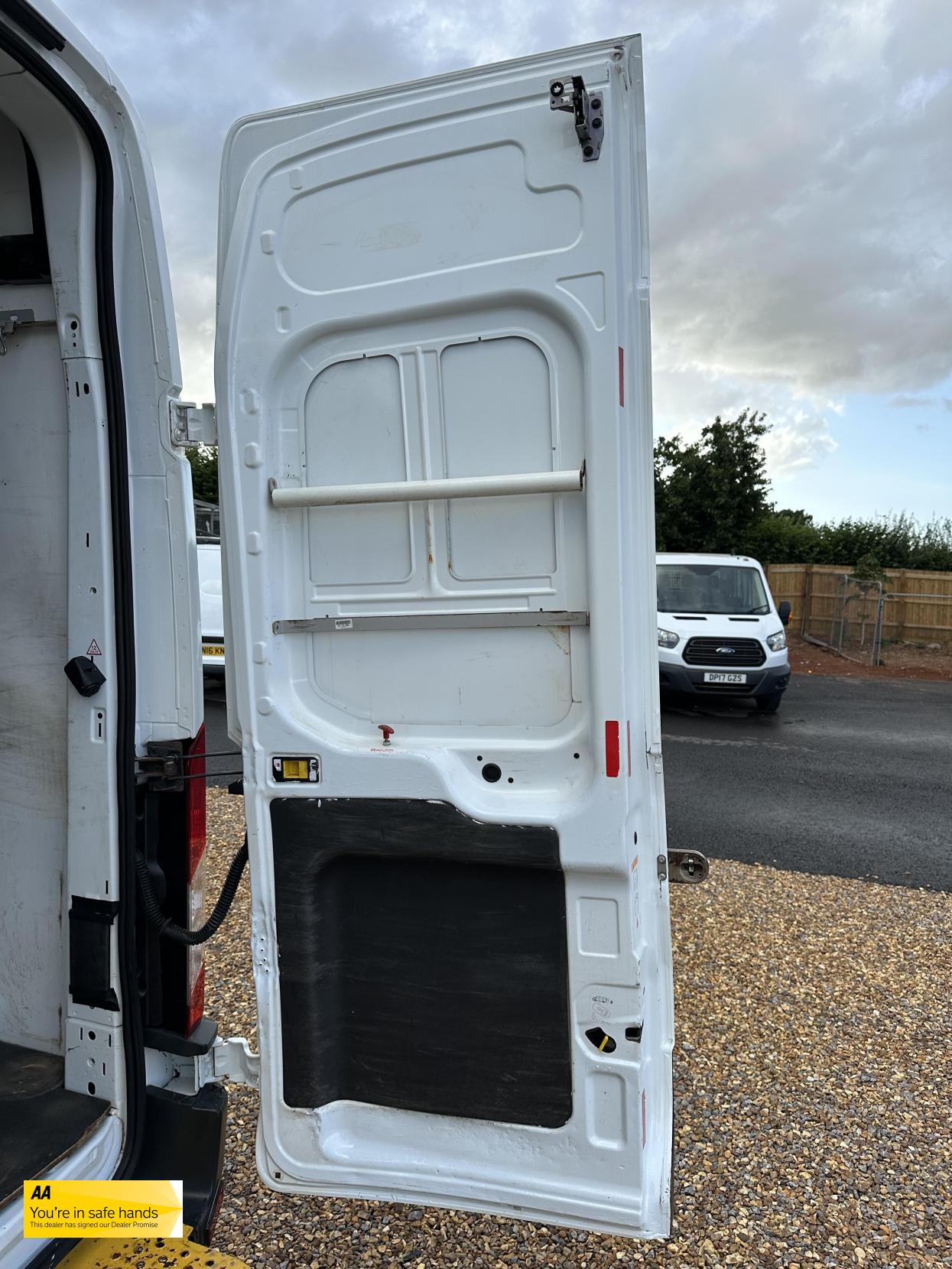 Ford Transit 2.0 350 EcoBlue Panel Van 5dr Diesel Manual RWD L2 H3 Euro 6 (130 ps)