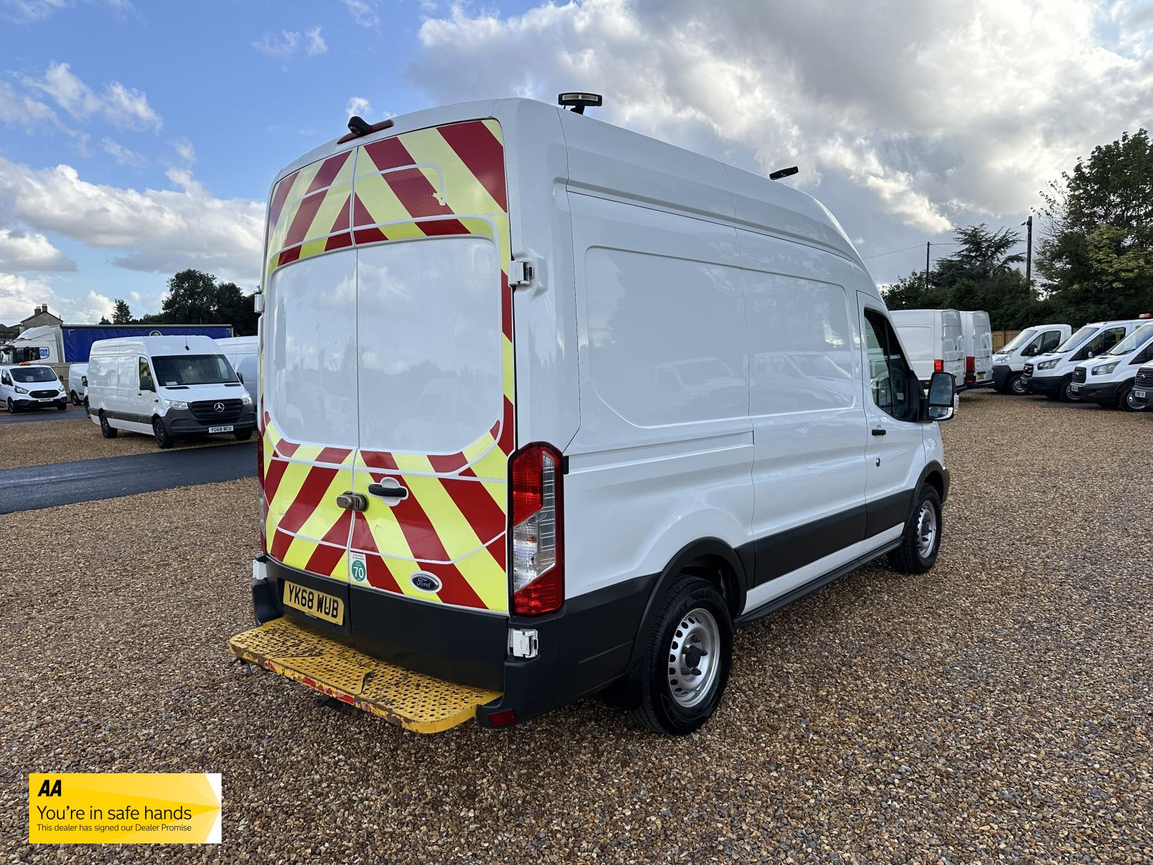 Ford Transit 2.0 350 EcoBlue Panel Van 5dr Diesel Manual RWD L2 H3 Euro 6 (130 ps)