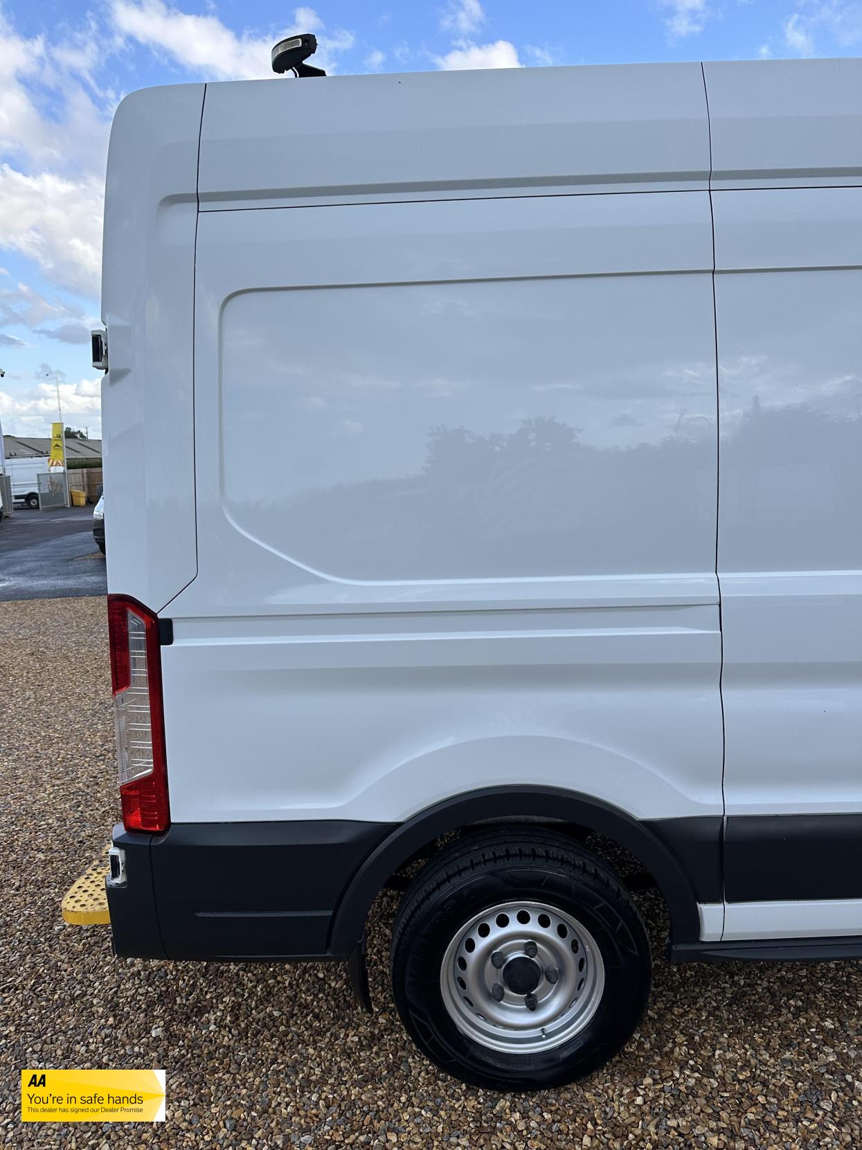 Ford Transit 2.0 350 EcoBlue Panel Van 5dr Diesel Manual RWD L2 H3 Euro 6 (130 ps)
