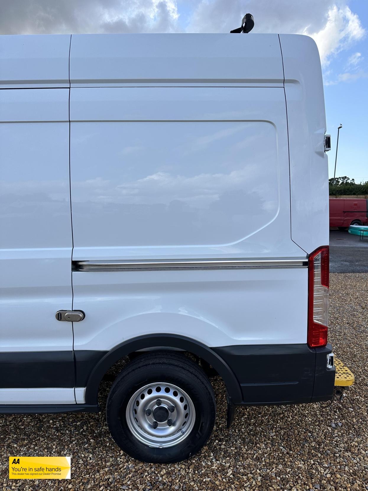 Ford Transit 2.0 350 EcoBlue Panel Van 5dr Diesel Manual RWD L2 H3 Euro 6 (130 ps)