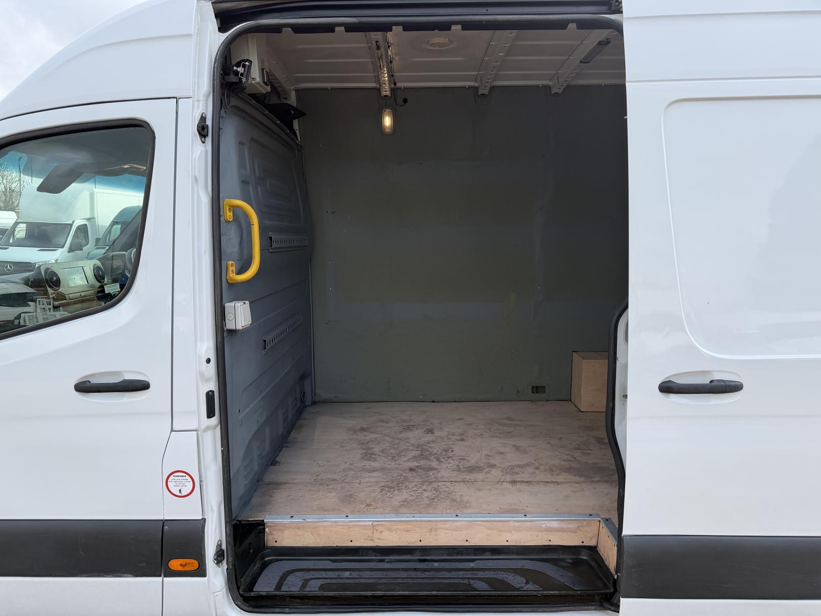 Mercedes-Benz Sprinter 2.1 316 CDI Panel Van 5dr Diesel Manual RWD L2 H2 Euro 6 (163 ps)