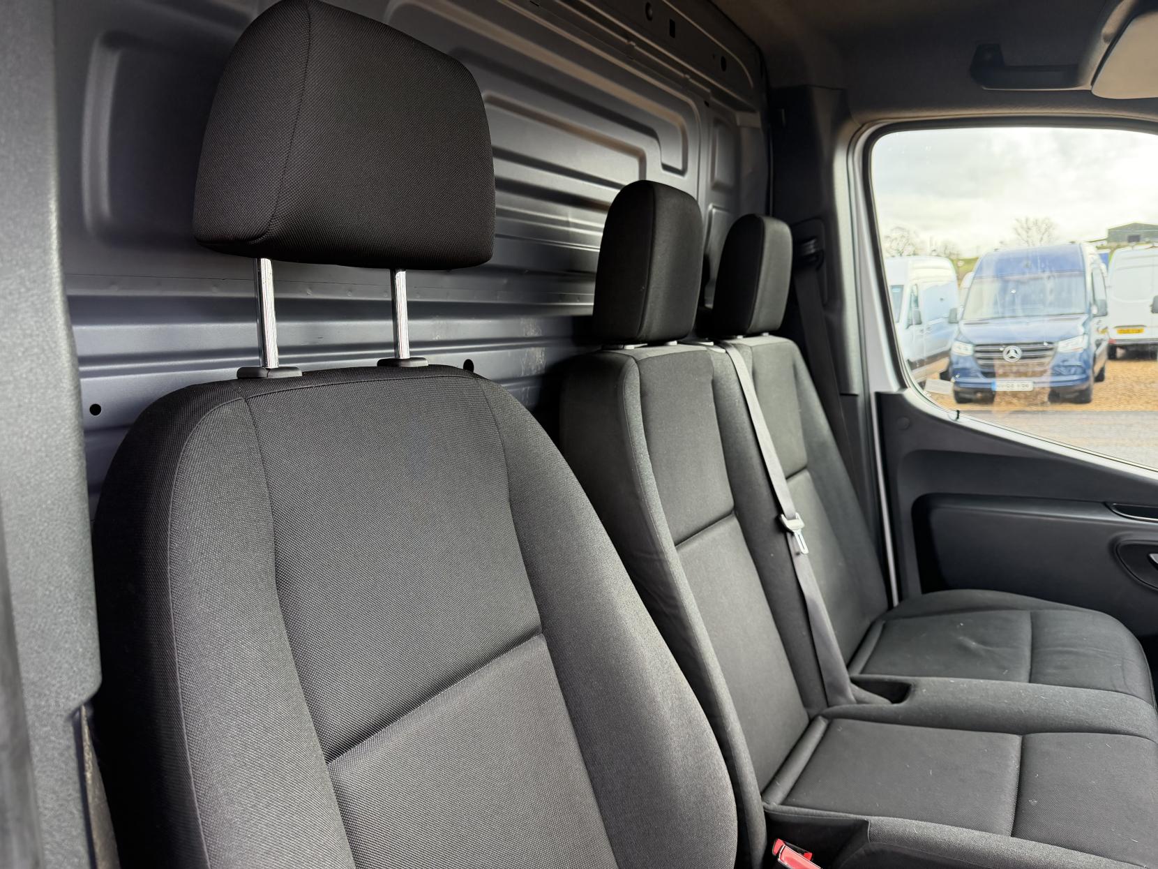 Mercedes-Benz Sprinter 2.1 316 CDI Panel Van 5dr Diesel Manual RWD L2 H2 Euro 6 (163 ps)