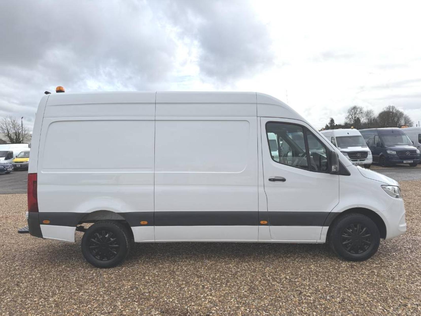 Mercedes-Benz Sprinter 2.1 316 CDI Panel Van 5dr Diesel Manual RWD L2 H2 Euro 6 (163 ps)