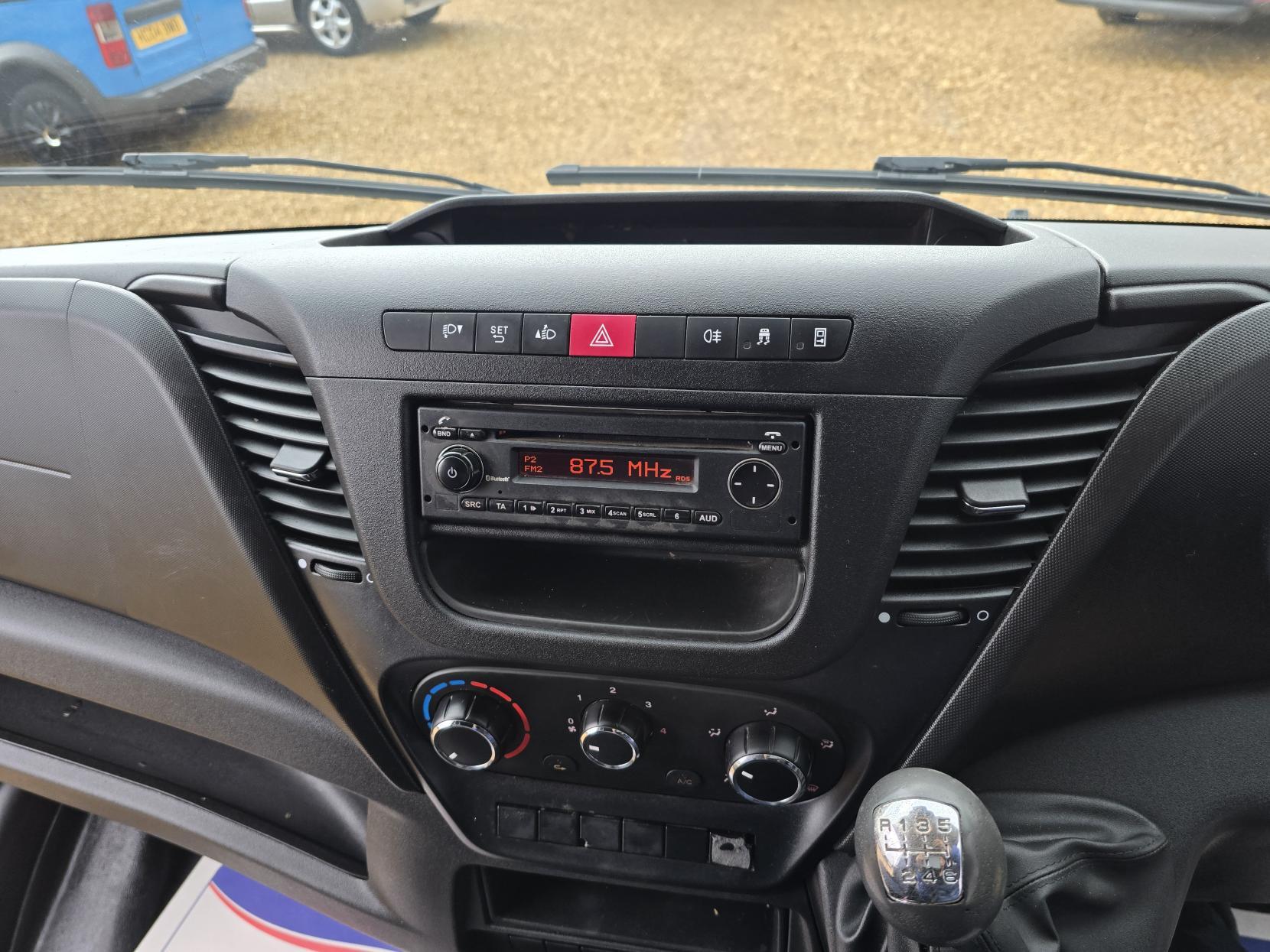 Iveco Daily 2.3 TD 12V 35S 3520 (Business) Panel Van 5dr Diesel Manual L2 (116 bhp)