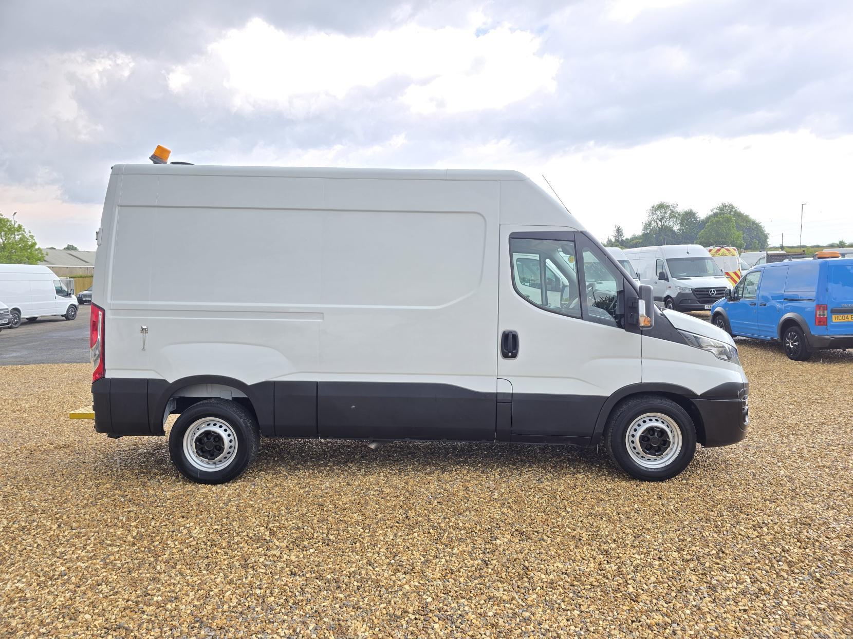 Iveco Daily 2.3 TD 12V 35S 3520 (Business) Panel Van 5dr Diesel Manual L2 (116 bhp)