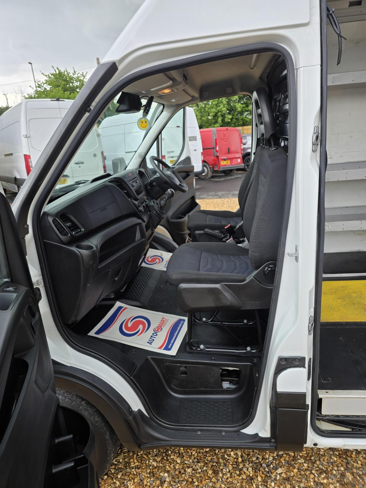 Iveco Daily 2.3 TD 12V 35S 3520 (Business) Panel Van 5dr Diesel Manual L2 (116 bhp)