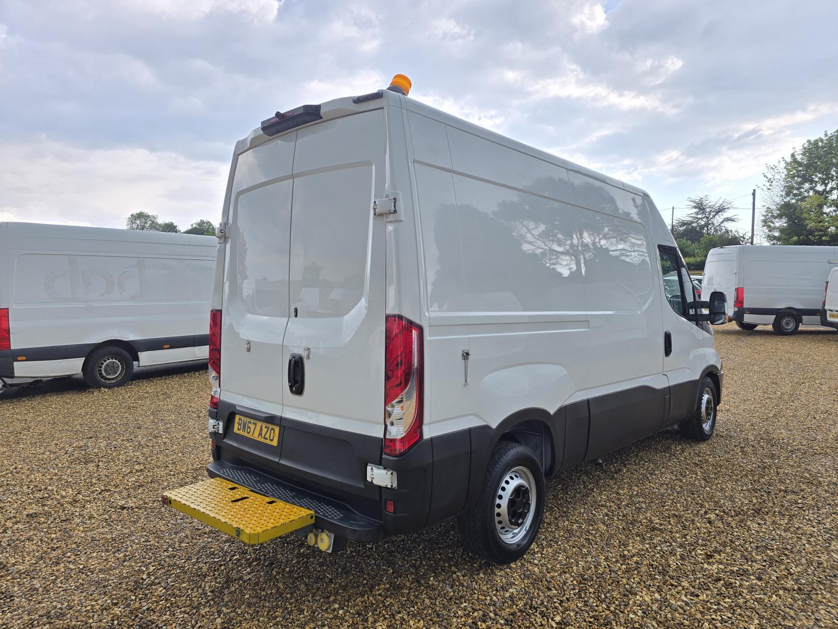 Iveco Daily 2.3 TD 12V 35S 3520 (Business) Panel Van 5dr Diesel Manual L2 (116 bhp)