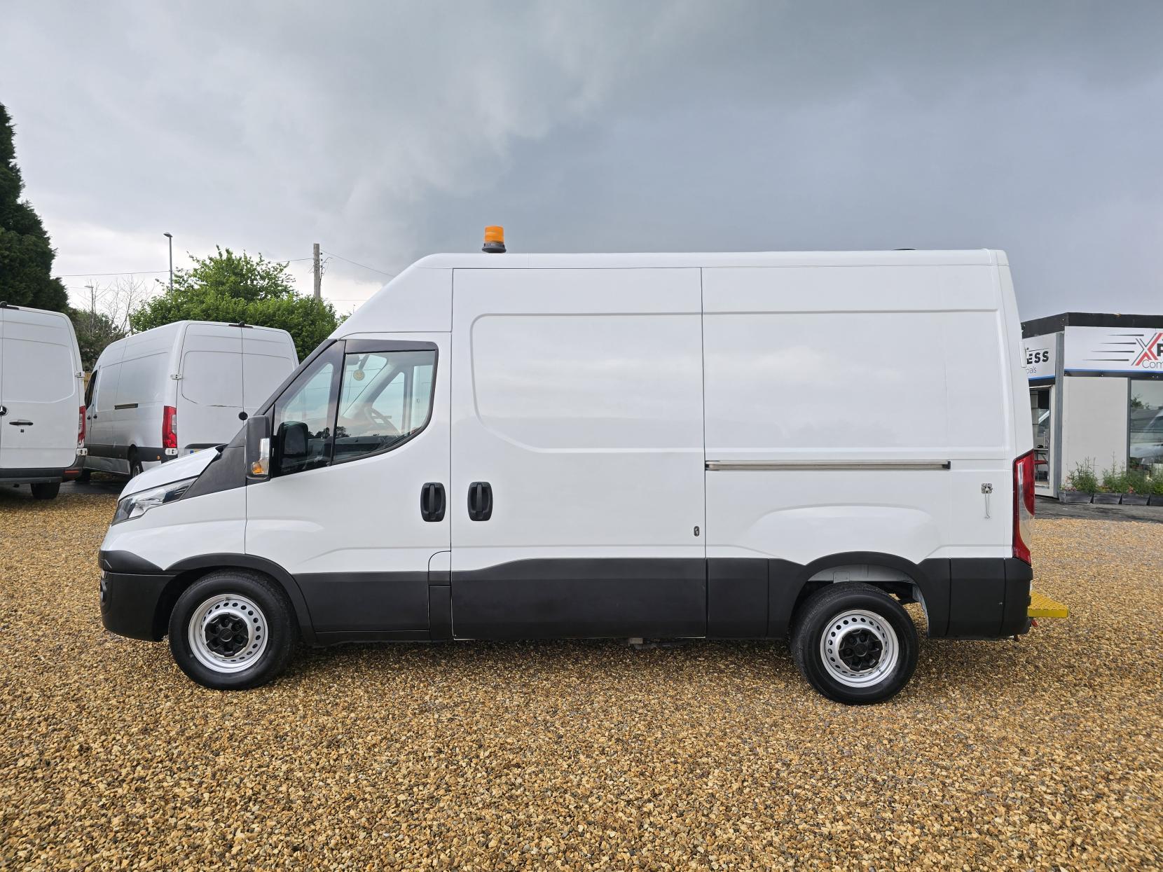 Iveco Daily 2.3 TD 12V 35S 3520 (Business) Panel Van 5dr Diesel Manual L2 (116 bhp)