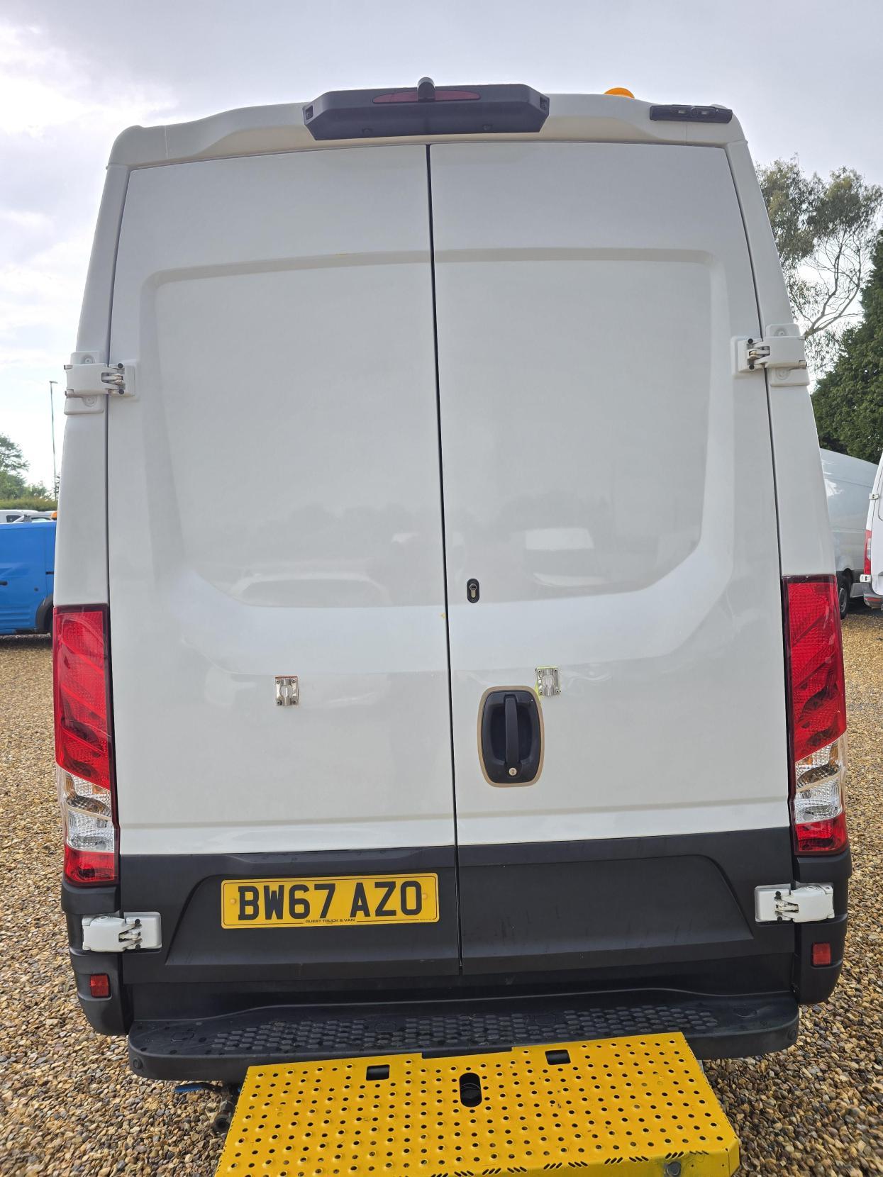 Iveco Daily 2.3 TD 12V 35S 3520 (Business) Panel Van 5dr Diesel Manual L2 (116 bhp)