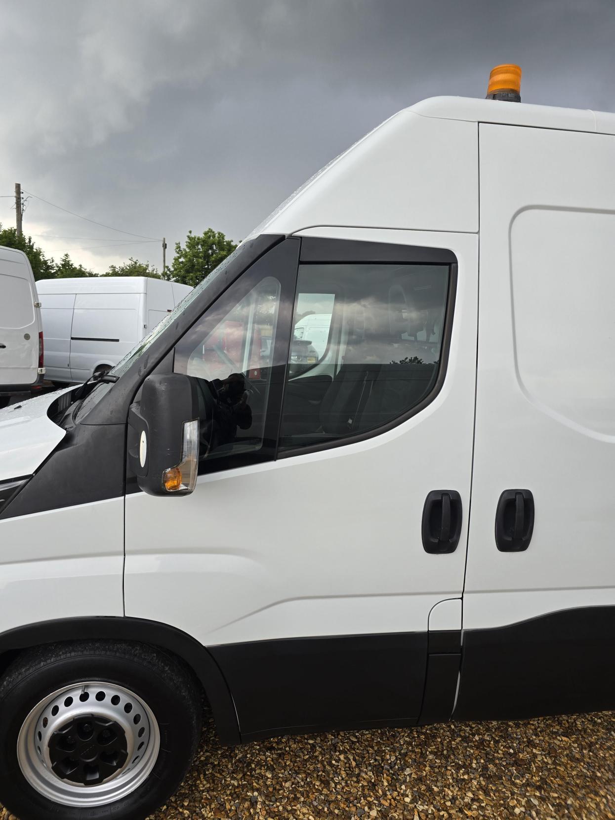 Iveco Daily 2.3 TD 12V 35S 3520 (Business) Panel Van 5dr Diesel Manual L2 (116 bhp)