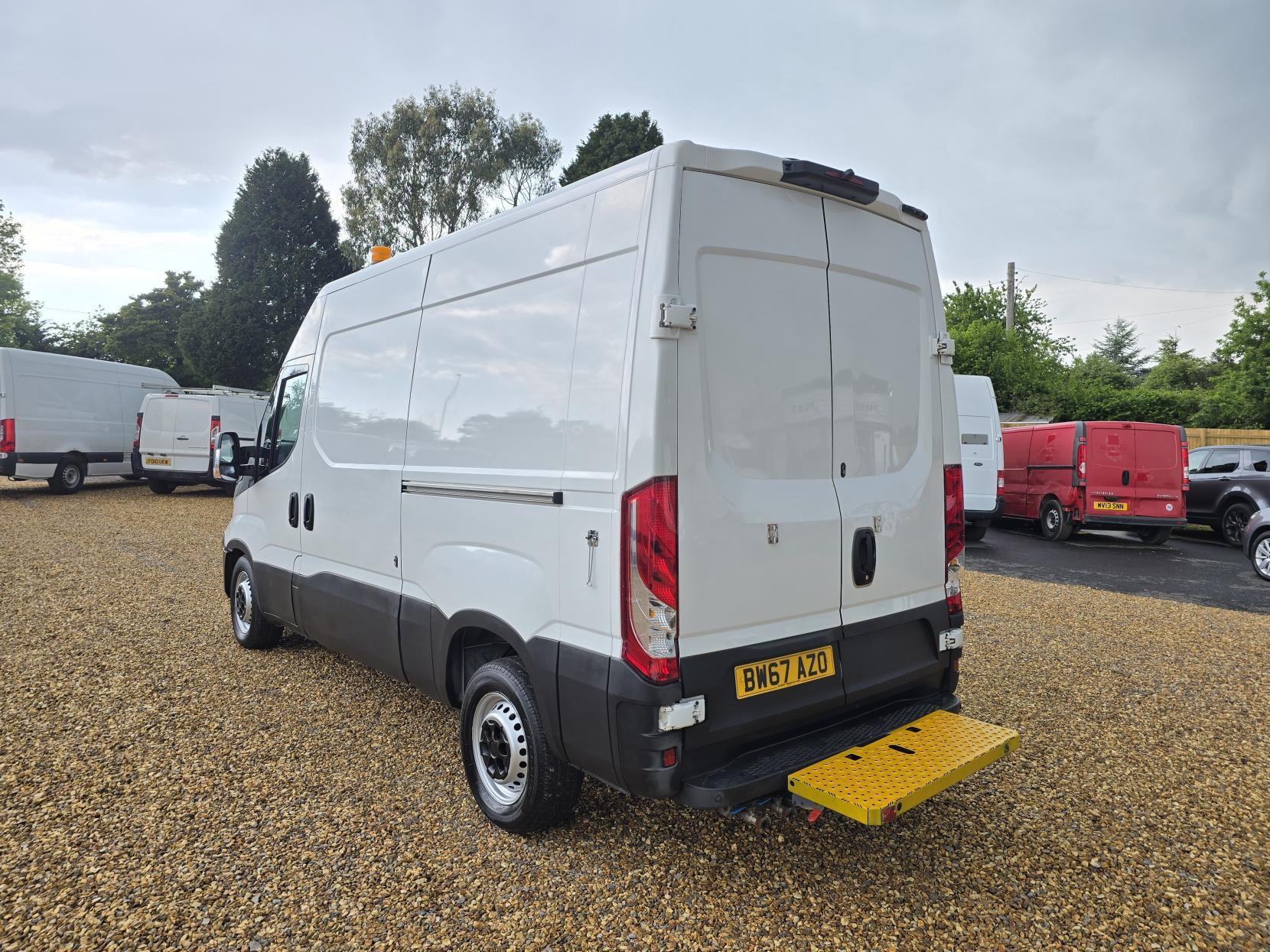 Iveco Daily 2.3 TD 12V 35S 3520 (Business) Panel Van 5dr Diesel Manual L2 (116 bhp)