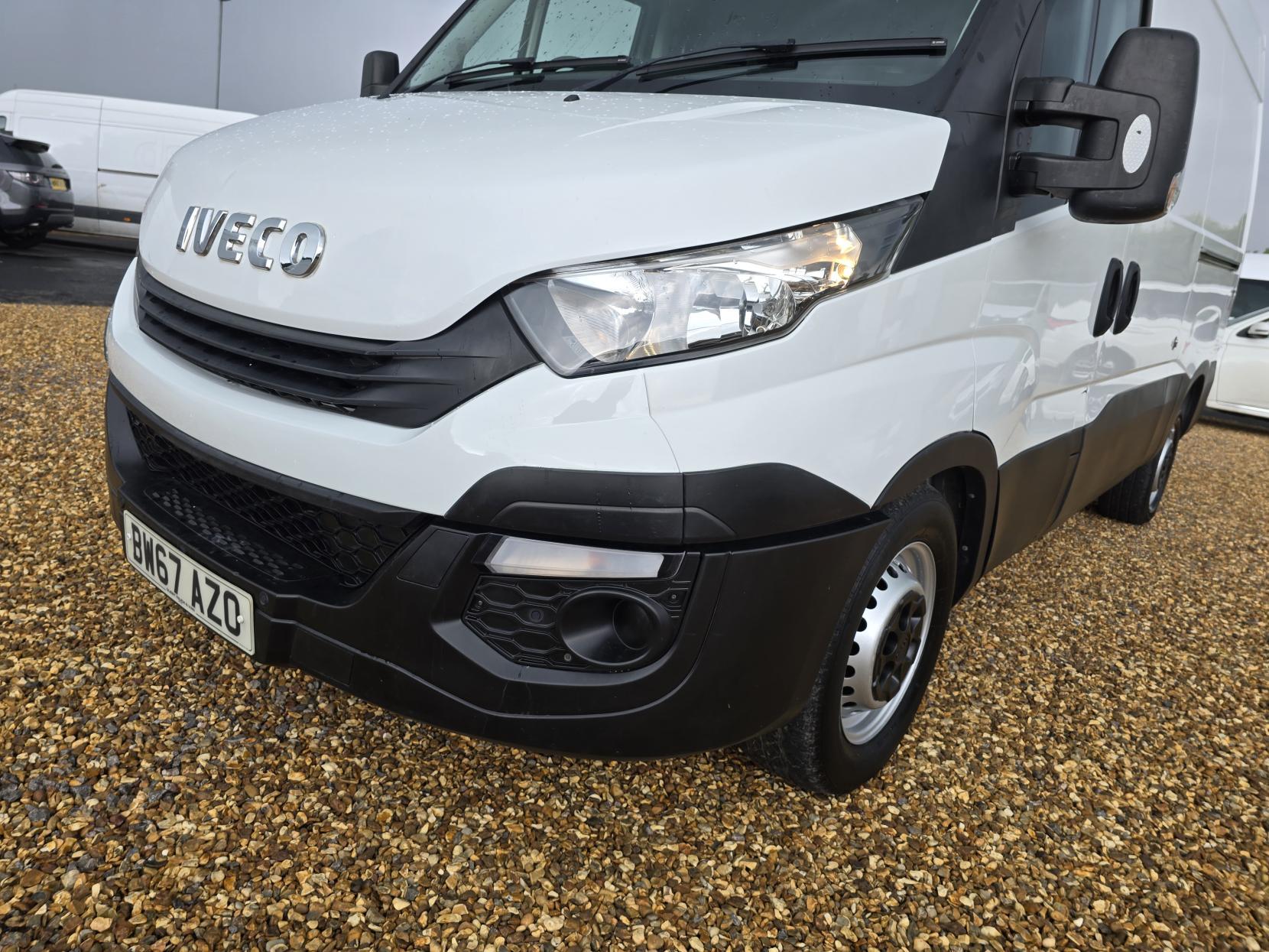 Iveco Daily 2.3 TD 12V 35S 3520 (Business) Panel Van 5dr Diesel Manual L2 (116 bhp)