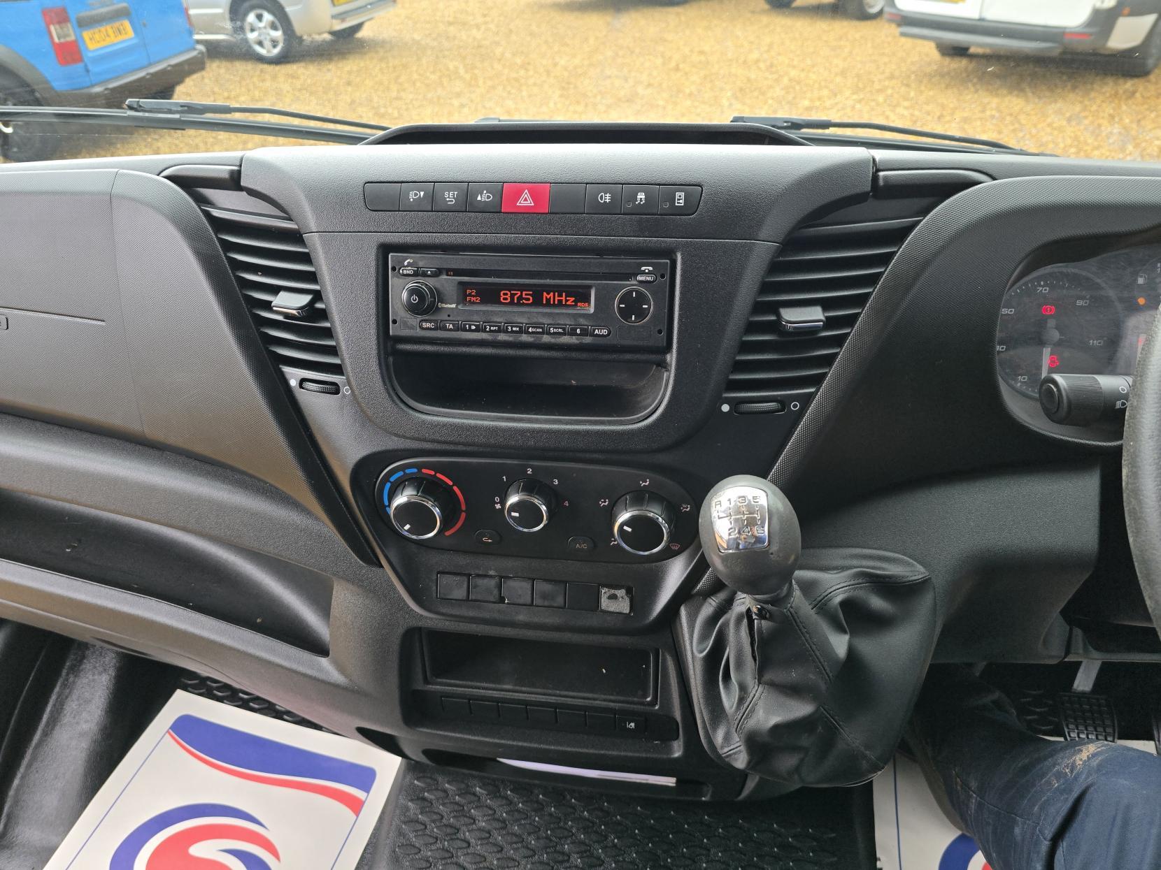 Iveco Daily 2.3 TD 12V 35S 3520 (Business) Panel Van 5dr Diesel Manual L2 (116 bhp)