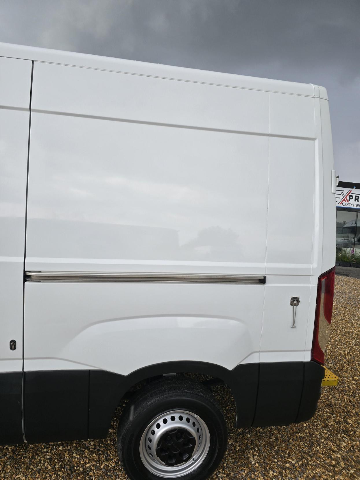 Iveco Daily 2.3 TD 12V 35S 3520 (Business) Panel Van 5dr Diesel Manual L2 (116 bhp)