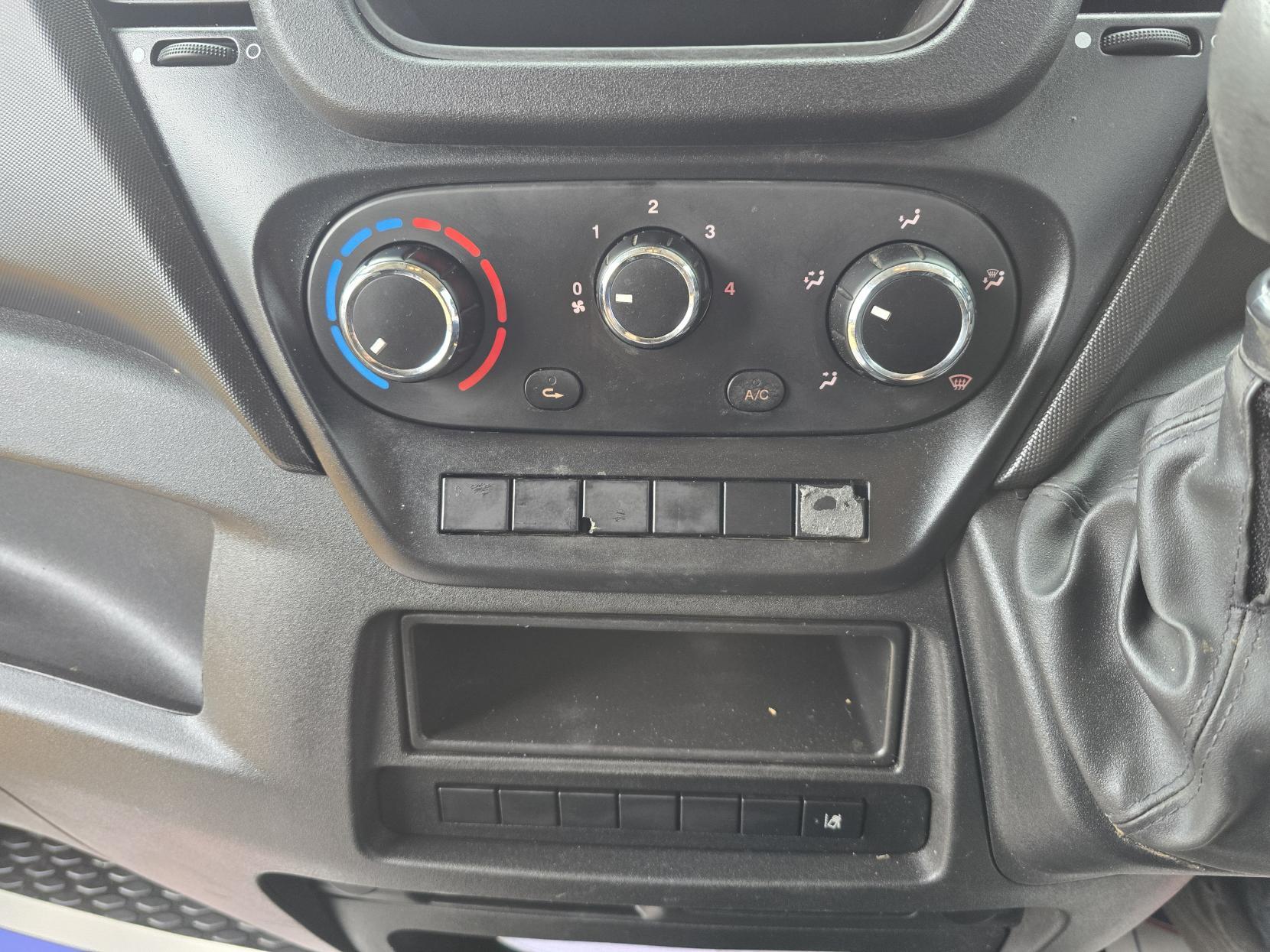Iveco Daily 2.3 TD 12V 35S 3520 (Business) Panel Van 5dr Diesel Manual L2 (116 bhp)