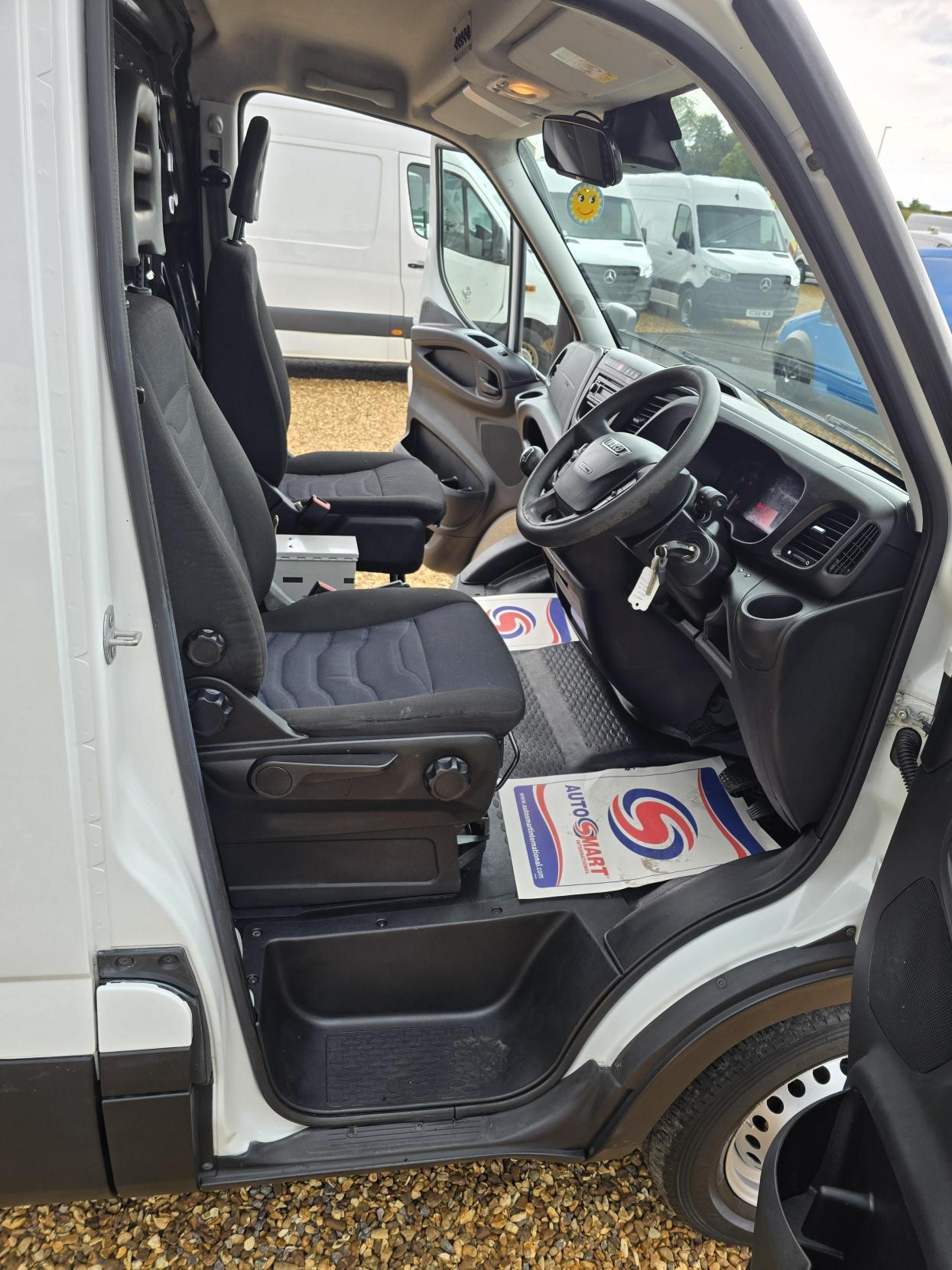 Iveco Daily 2.3 TD 12V 35S 3520 (Business) Panel Van 5dr Diesel Manual L2 (116 bhp)