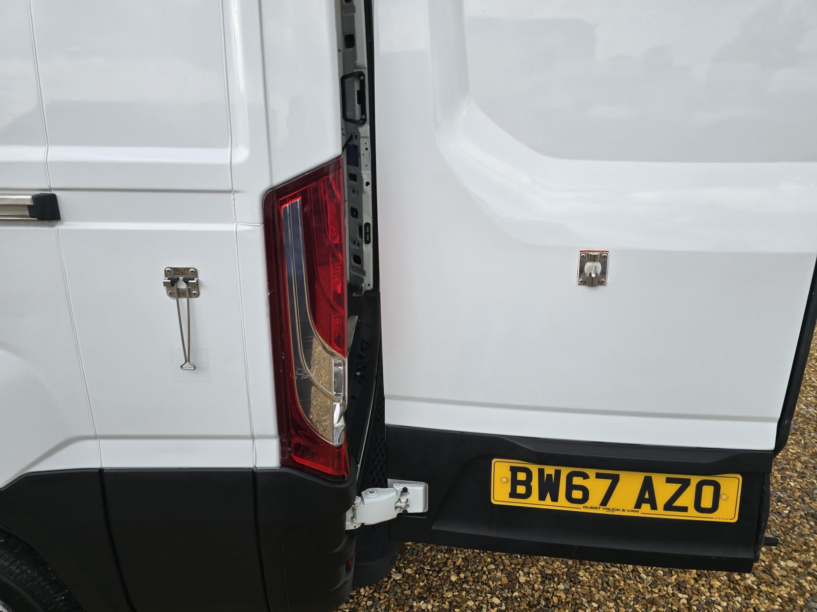 Iveco Daily 2.3 TD 12V 35S 3520 (Business) Panel Van 5dr Diesel Manual L2 (116 bhp)