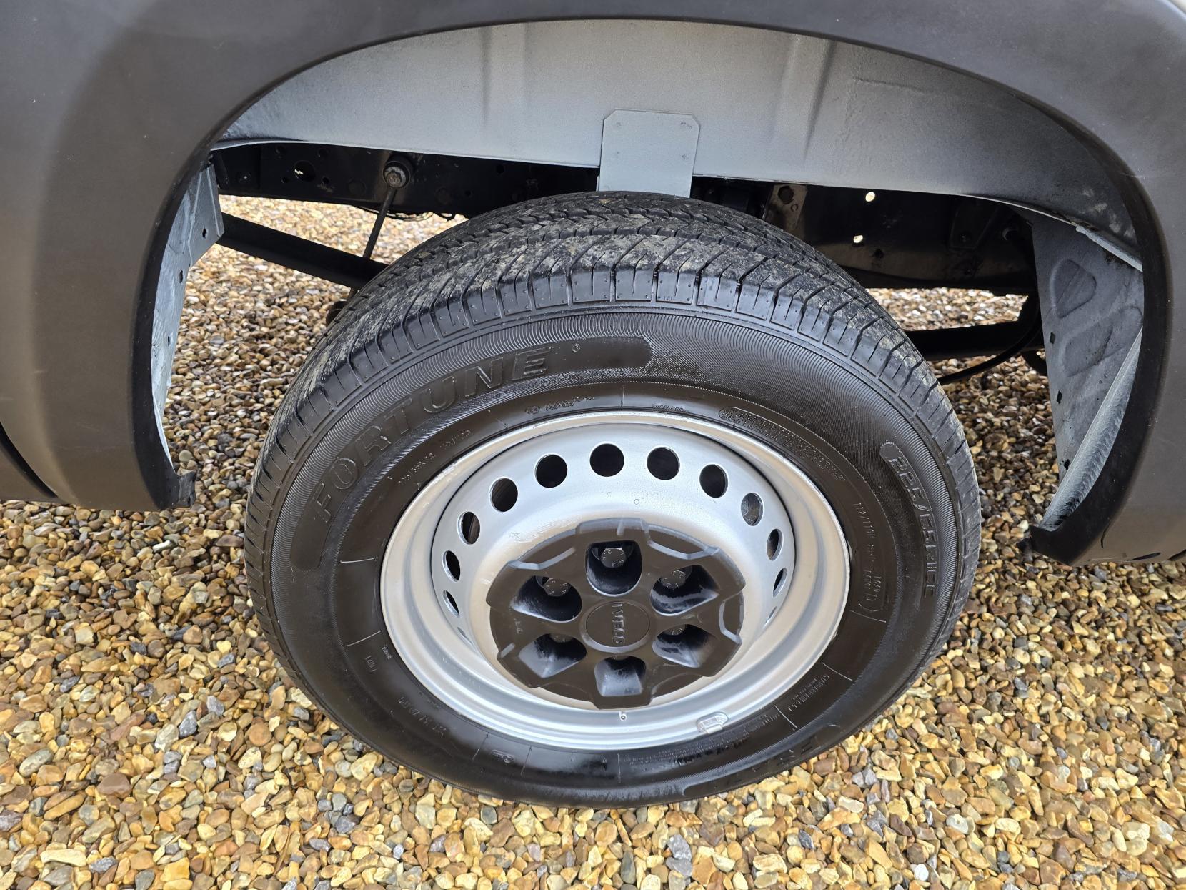 Iveco Daily 2.3 TD 12V 35S 3520 (Business) Panel Van 5dr Diesel Manual L2 (116 bhp)